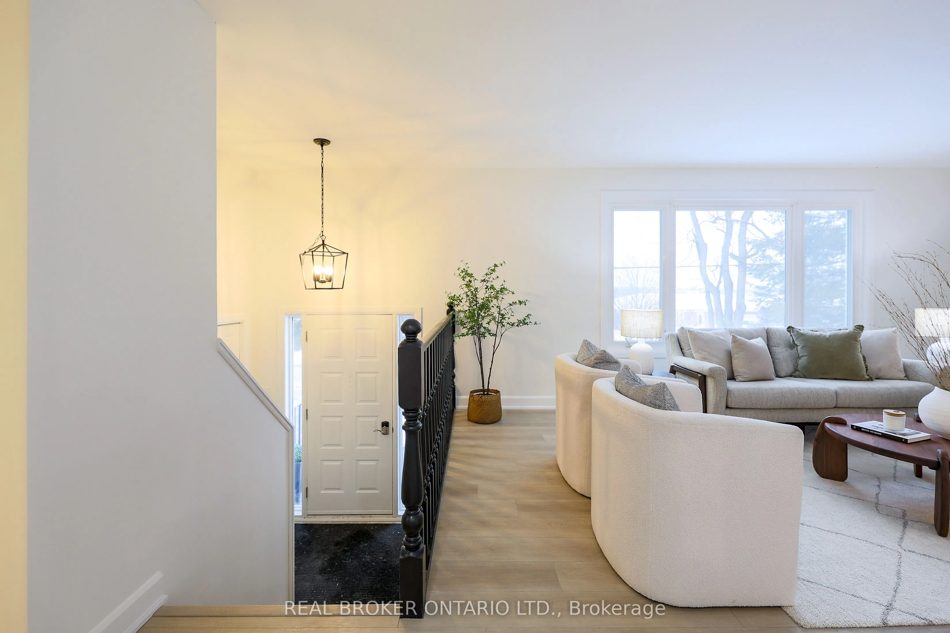 412 Main St Street E