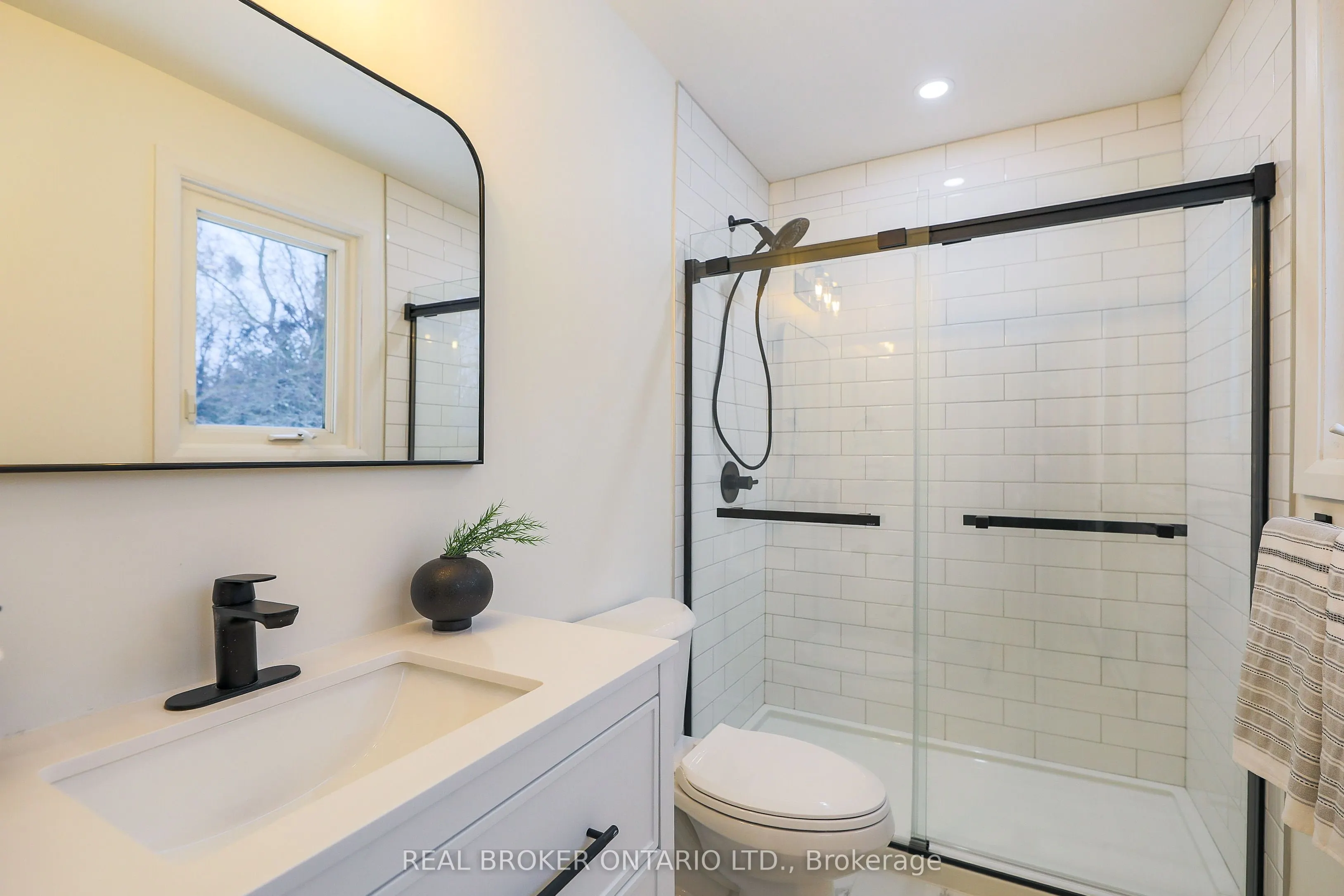 412 Main St Street E