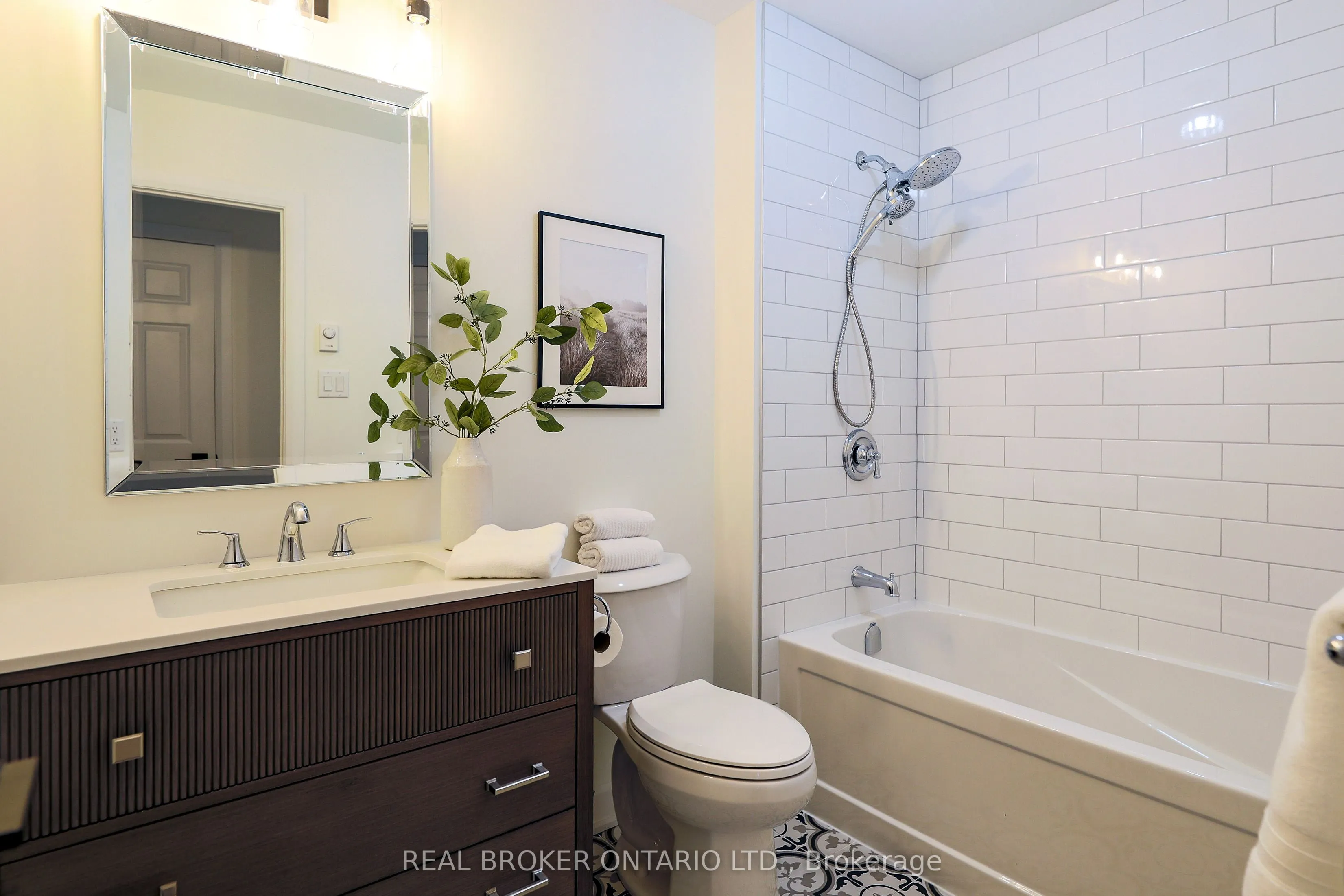 412 Main St Street E