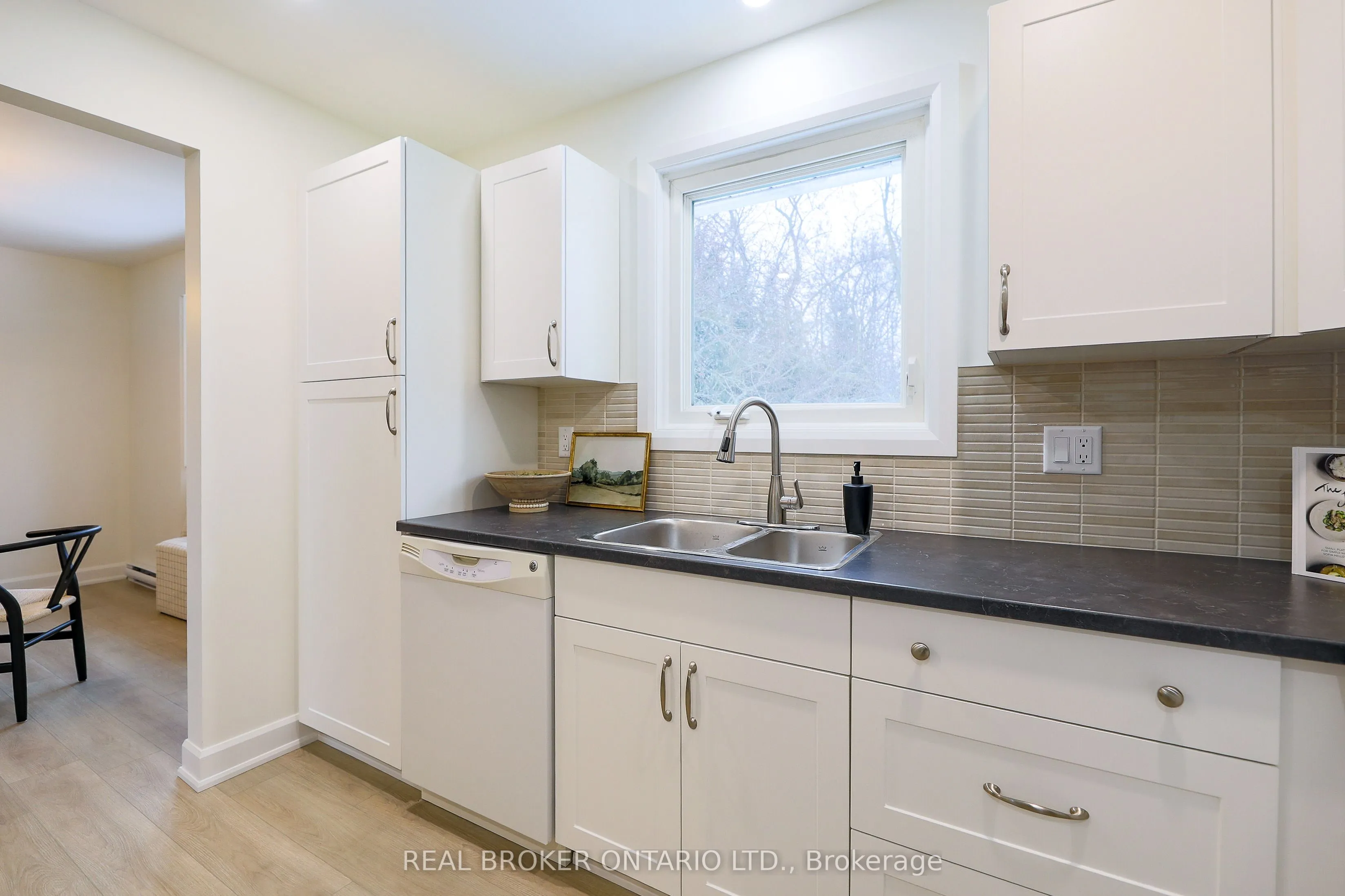 412 Main St Street E