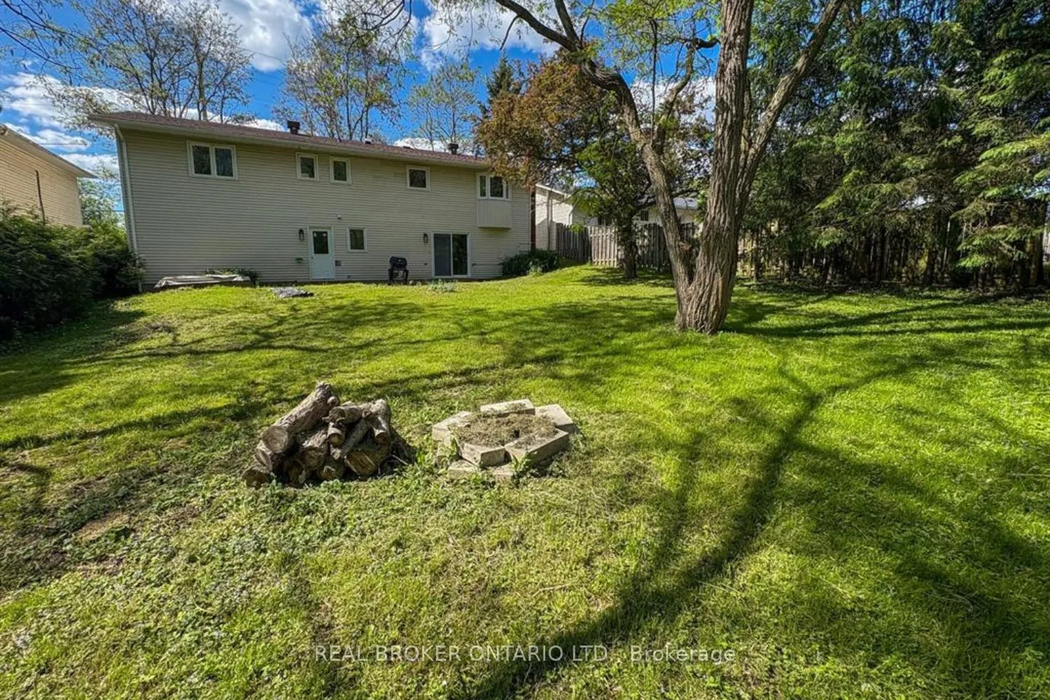 412 Main St Street E