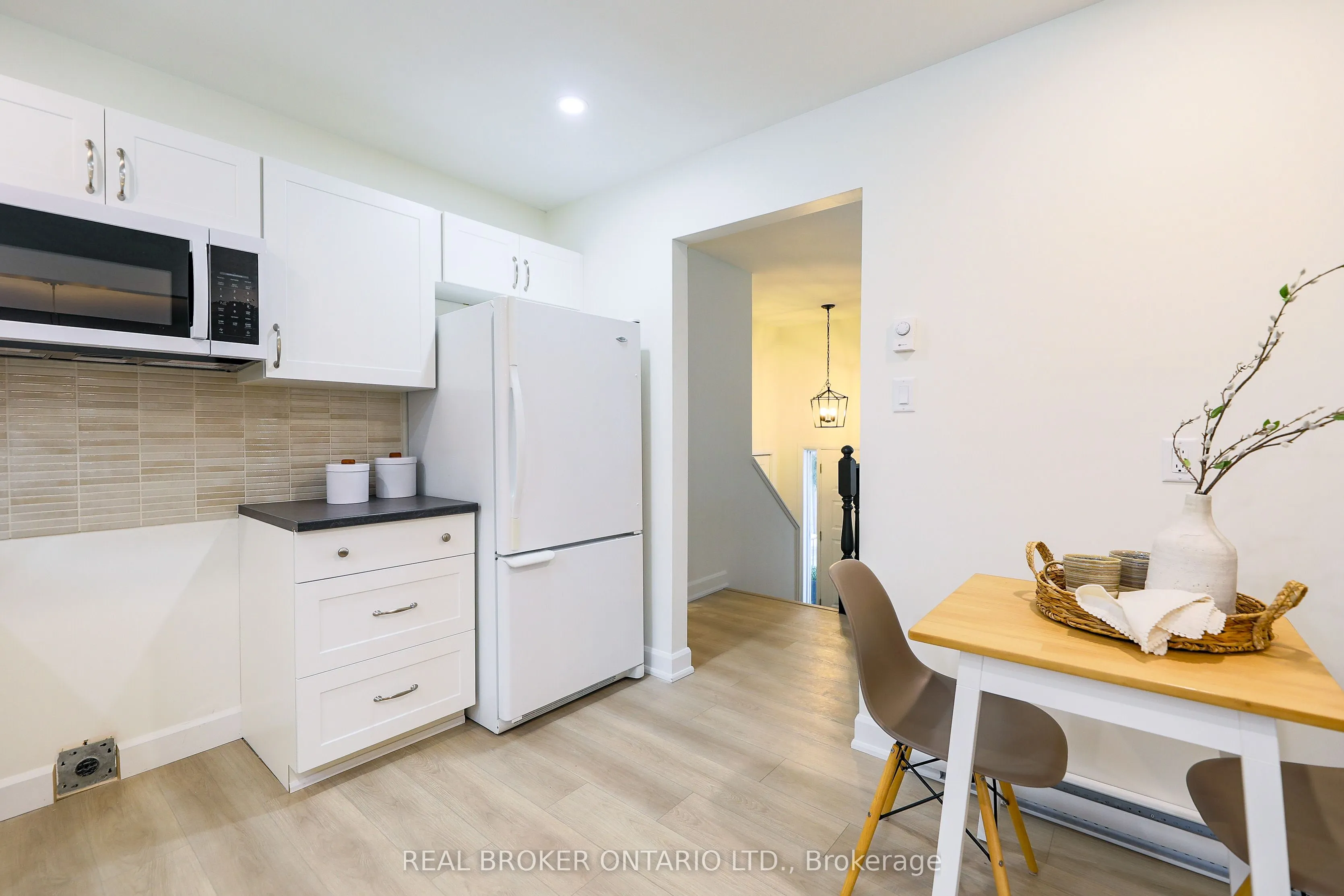 412 Main St Street E