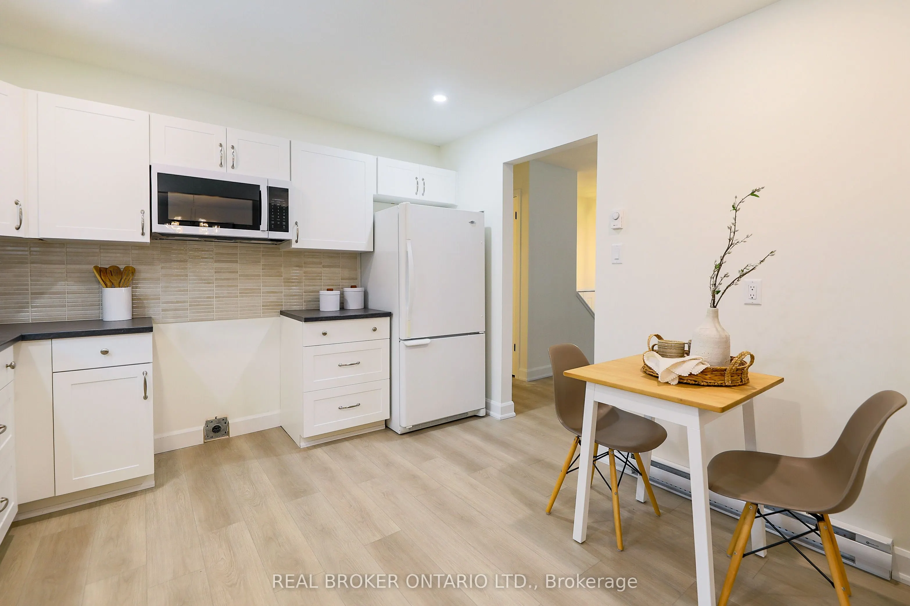 412 Main St Street E