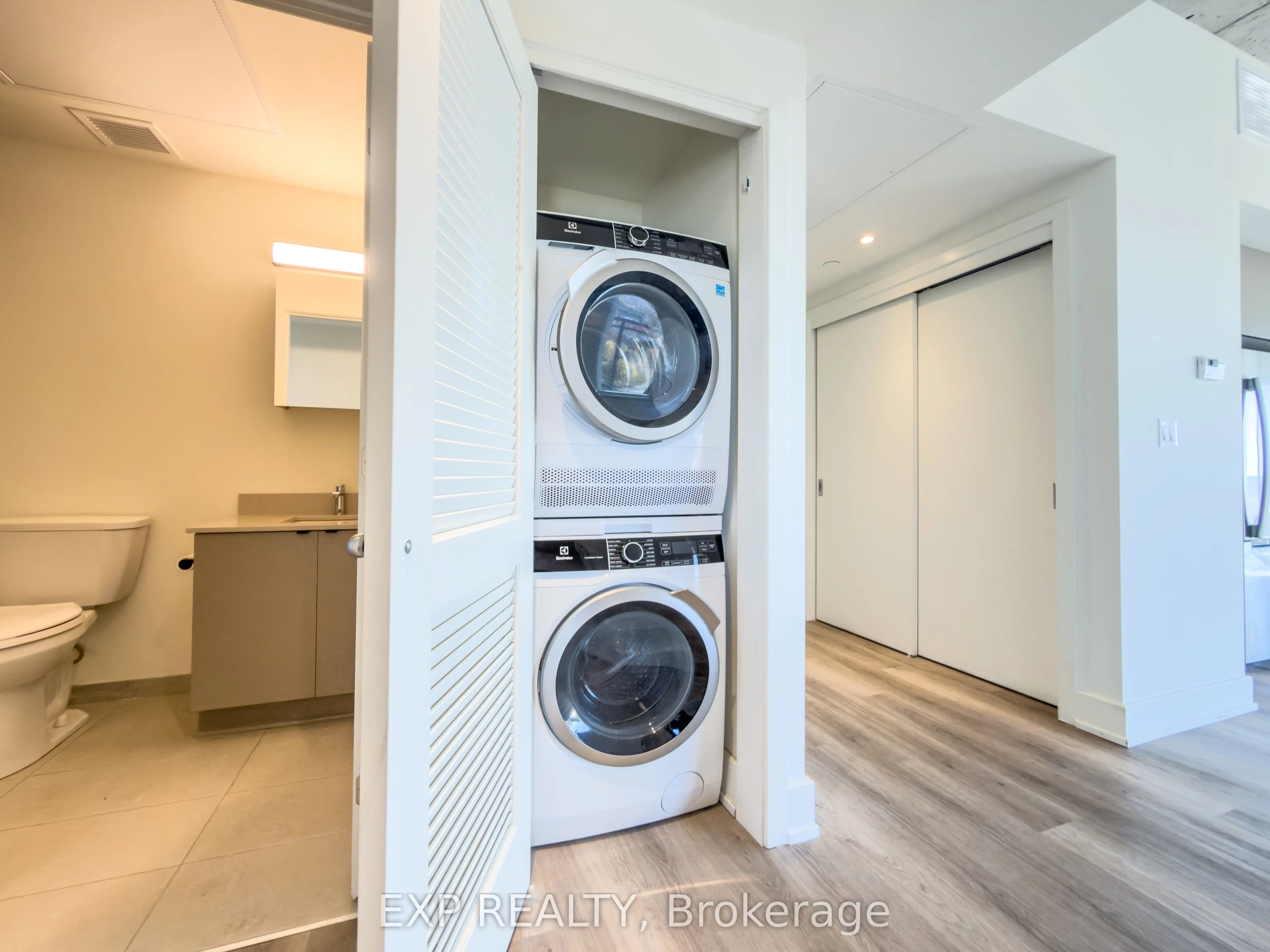 770 Somerset Street W, #905