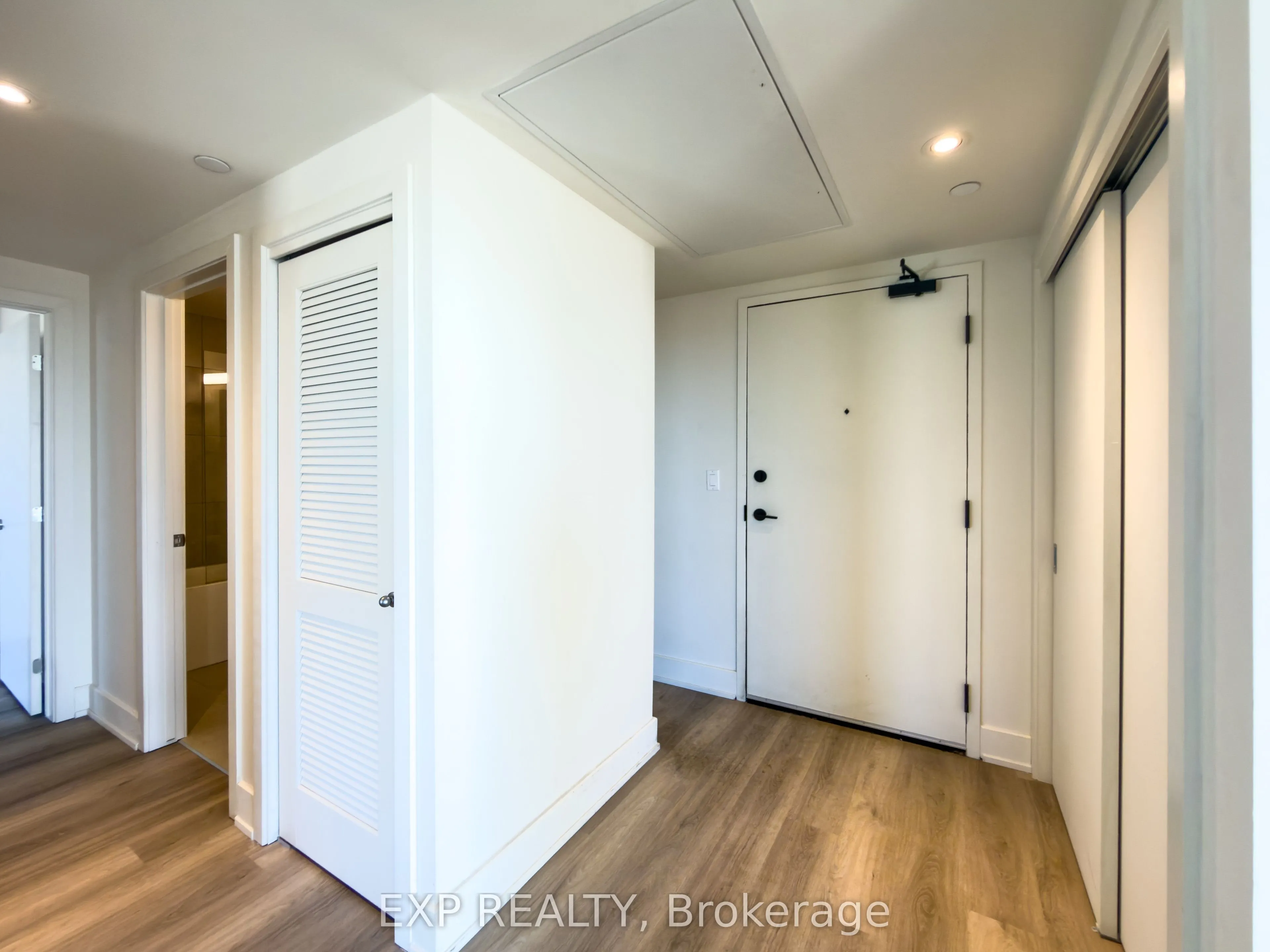 770 Somerset Street W, #905