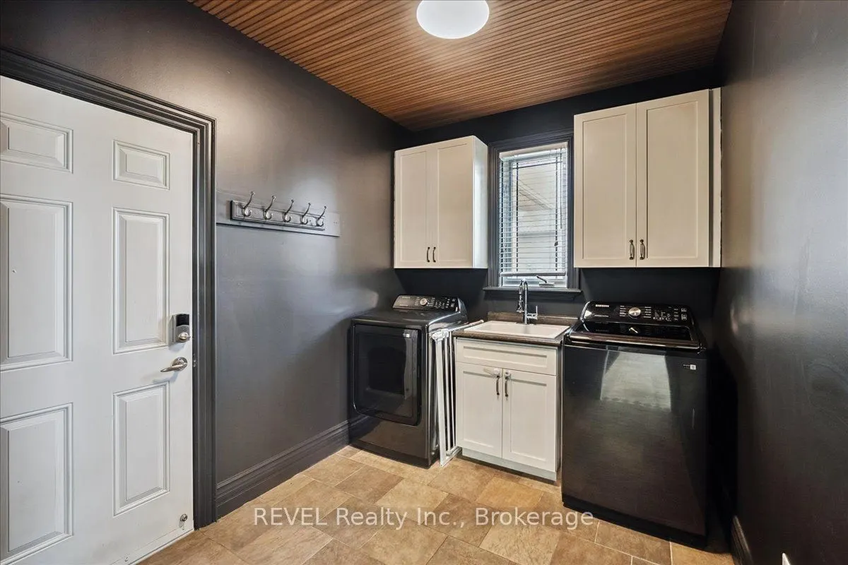 1330 Concession 6 Road W