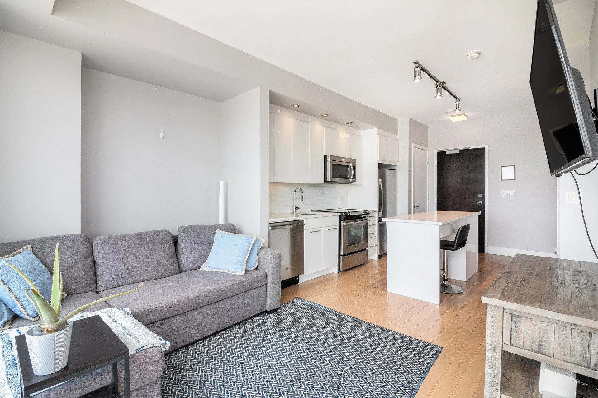 360 Patricia Avenue, #607