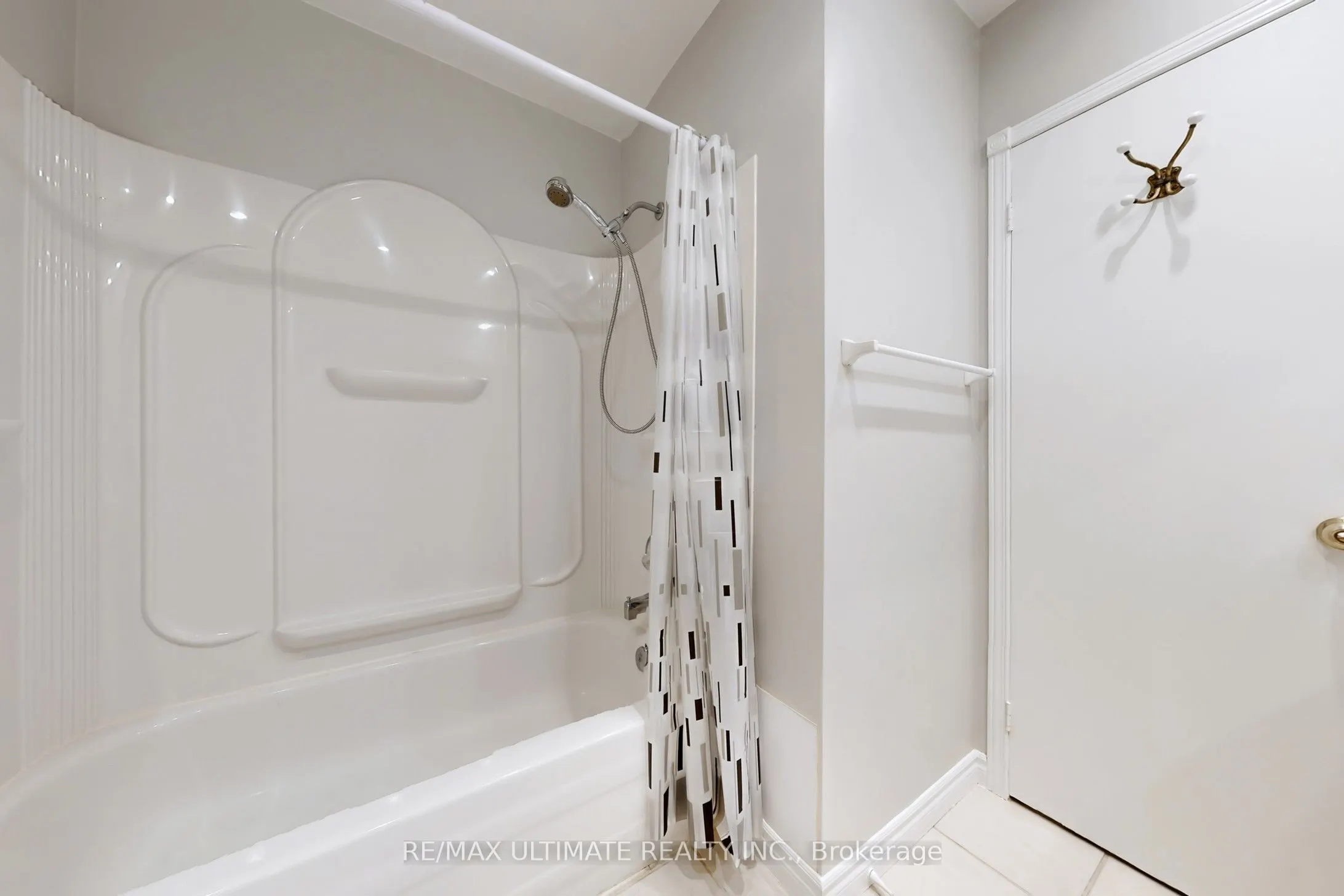 96 Lakeshore Road, #Geb