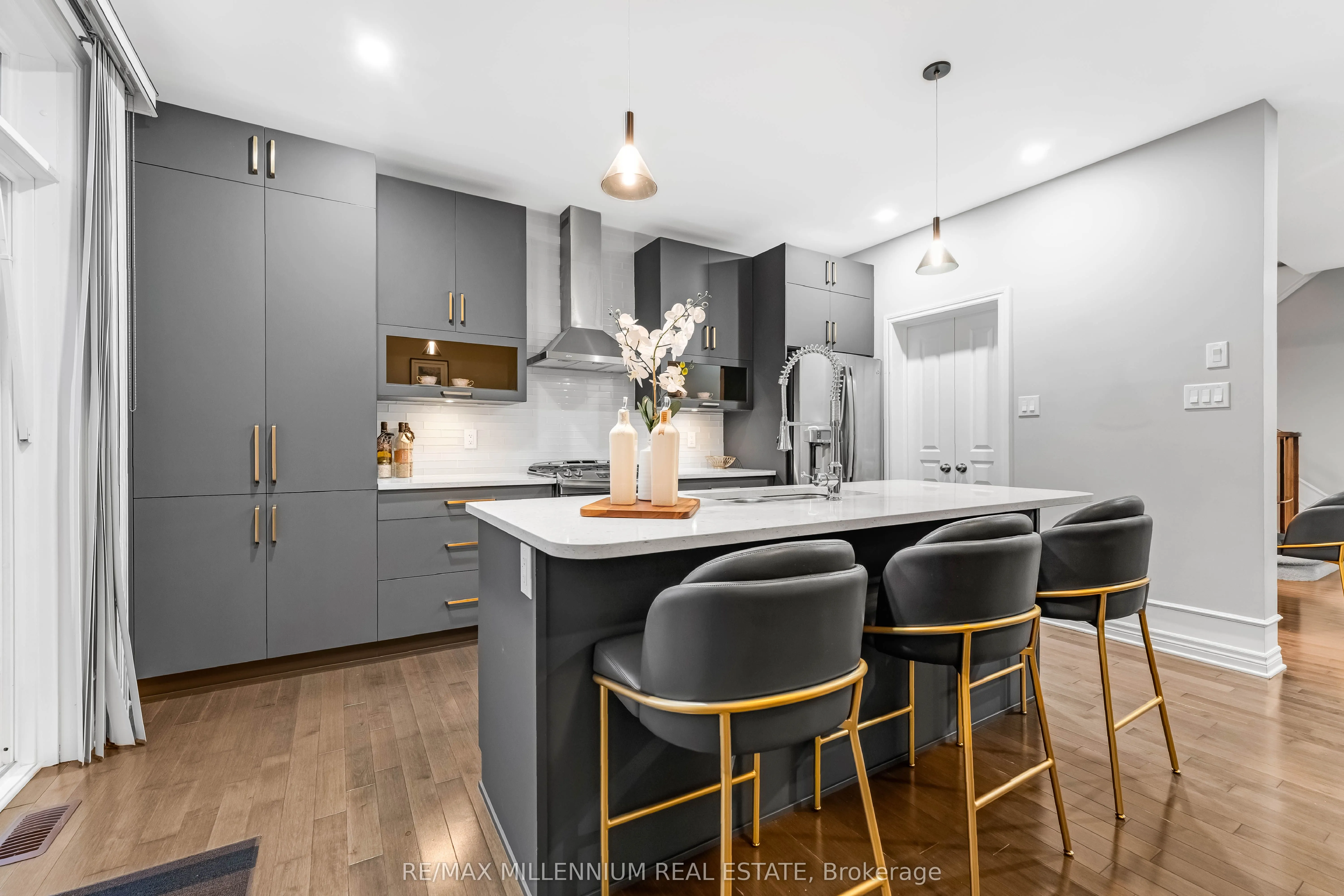 327 BALLINVILLE Circle