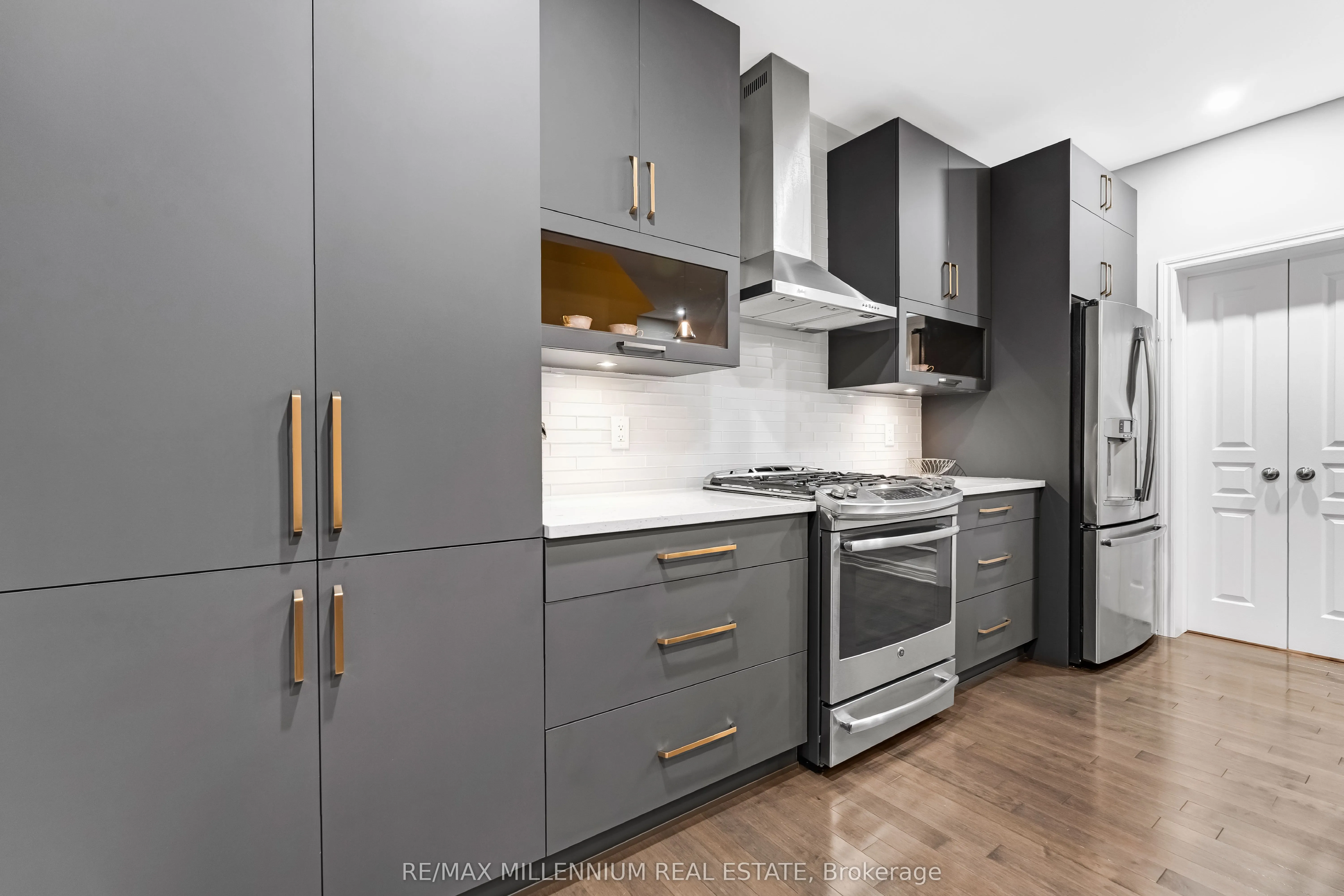 327 BALLINVILLE Circle