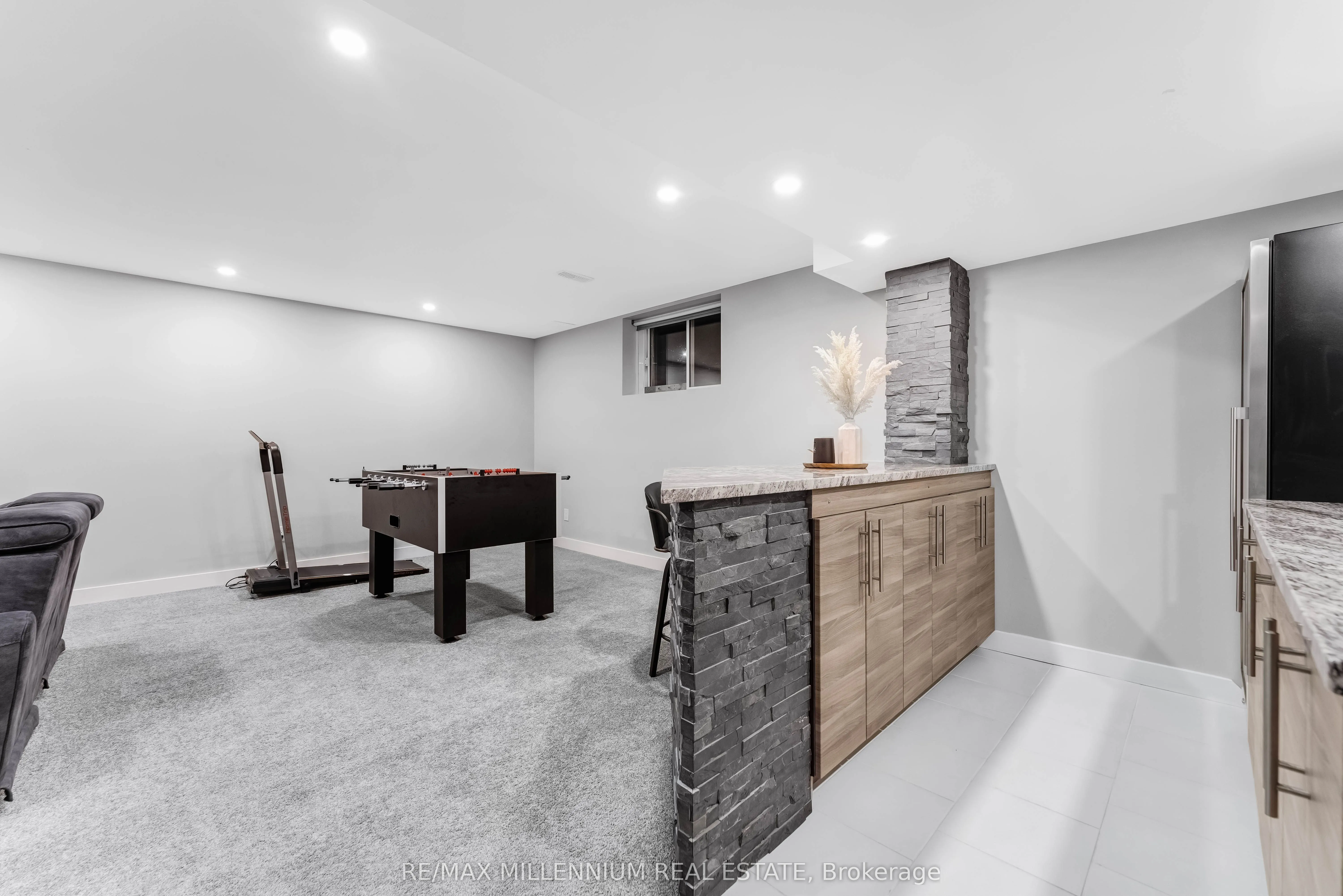 327 BALLINVILLE Circle