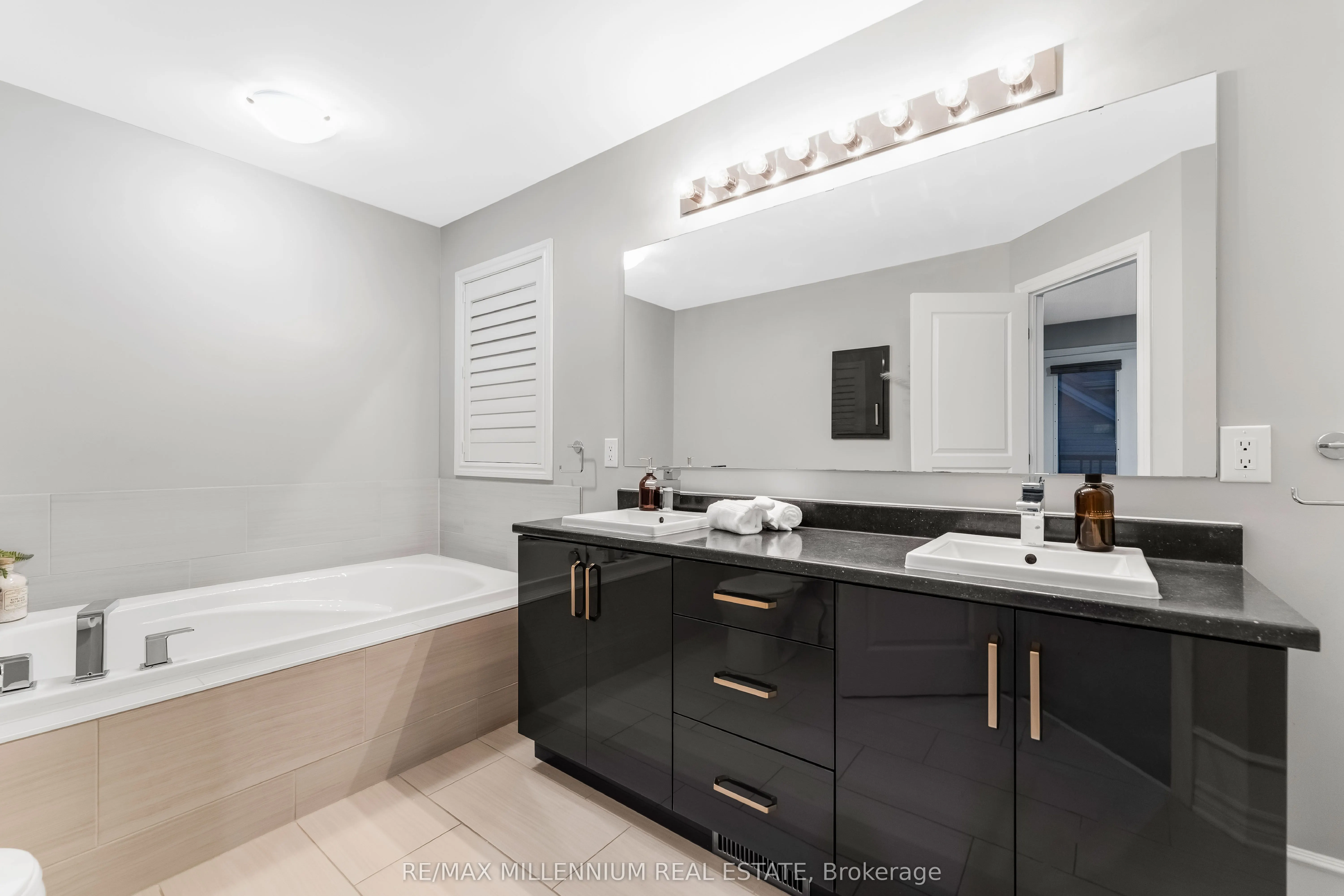 327 BALLINVILLE Circle