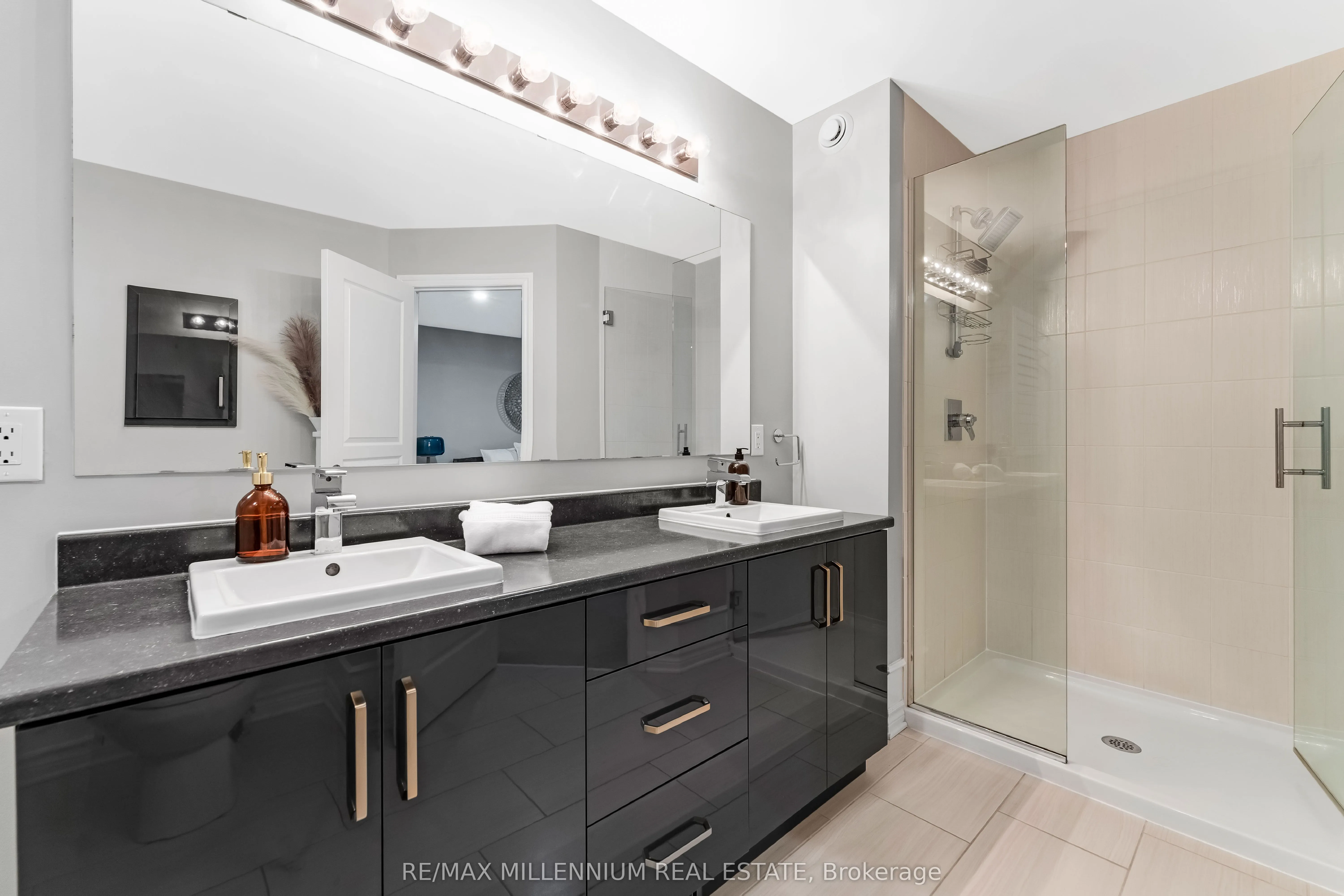 327 BALLINVILLE Circle