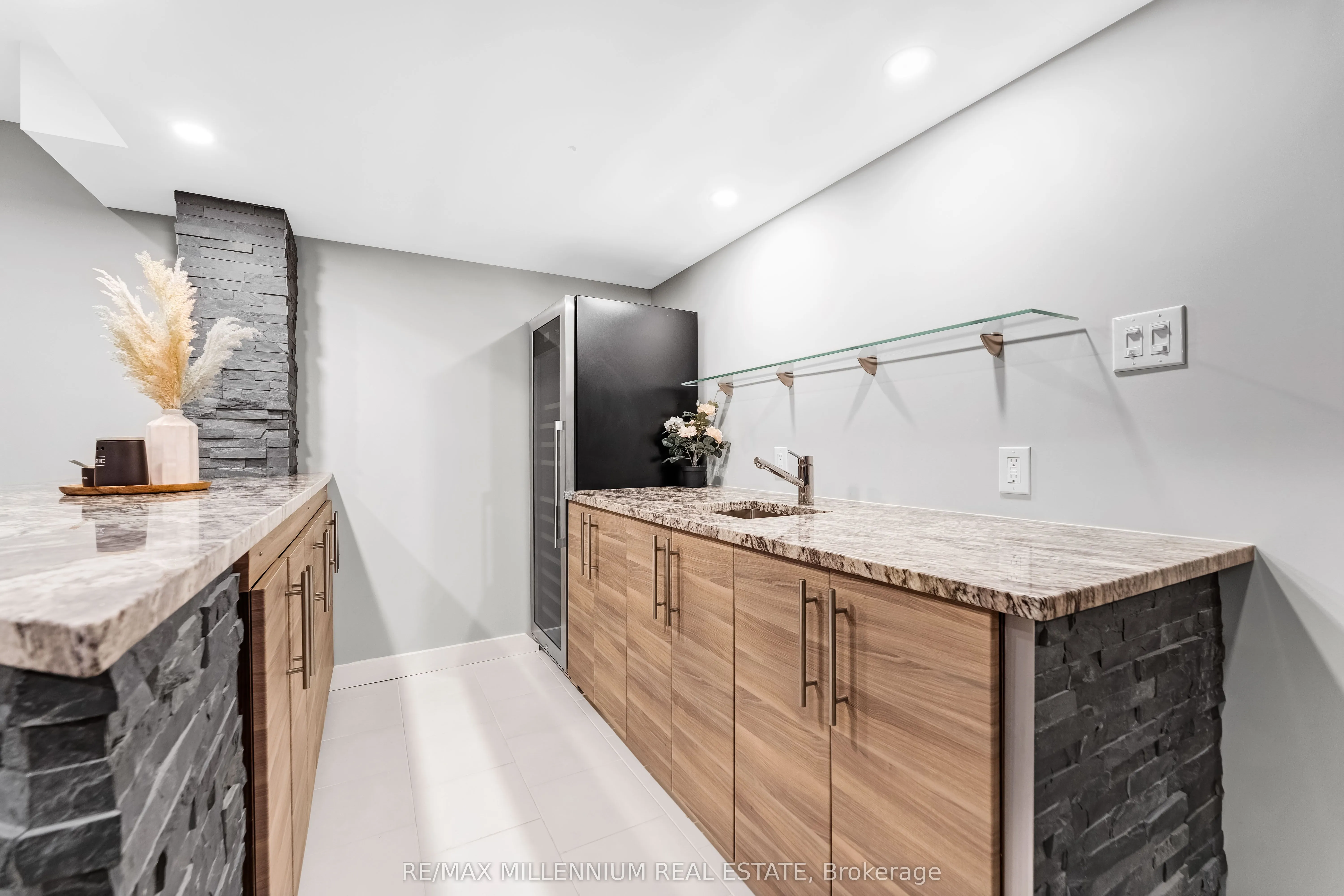 327 BALLINVILLE Circle