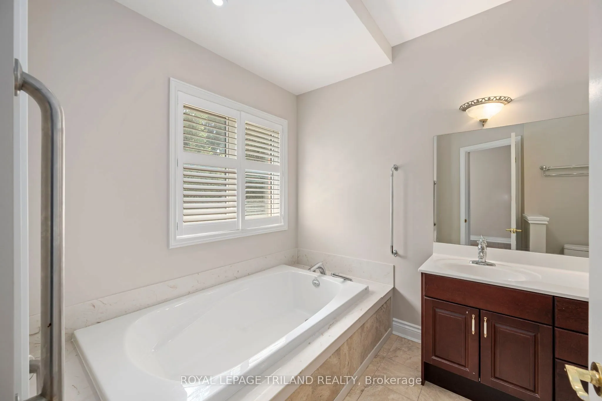 537 Crestwood Drive, #1