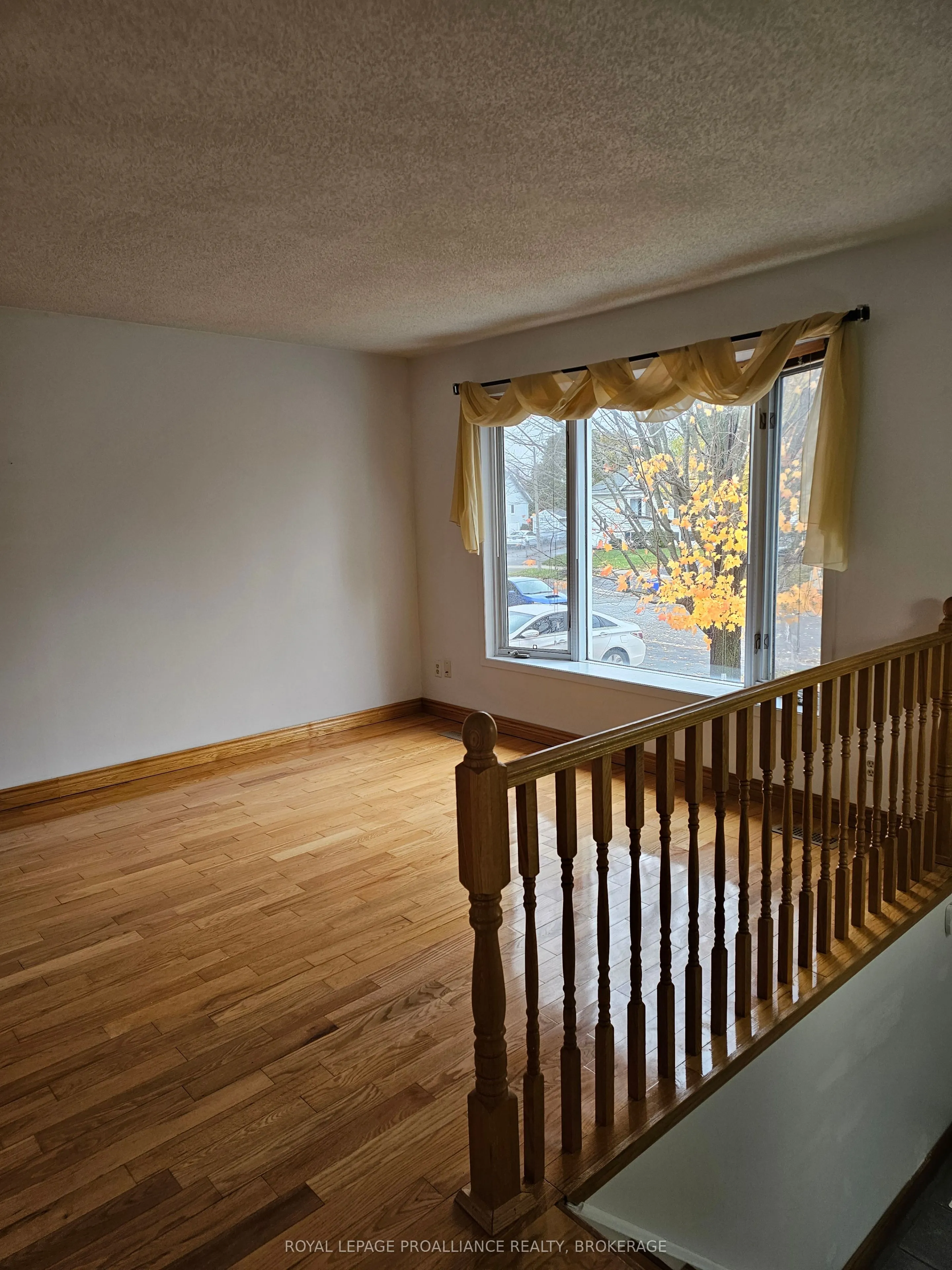 915 Warburton Crescent