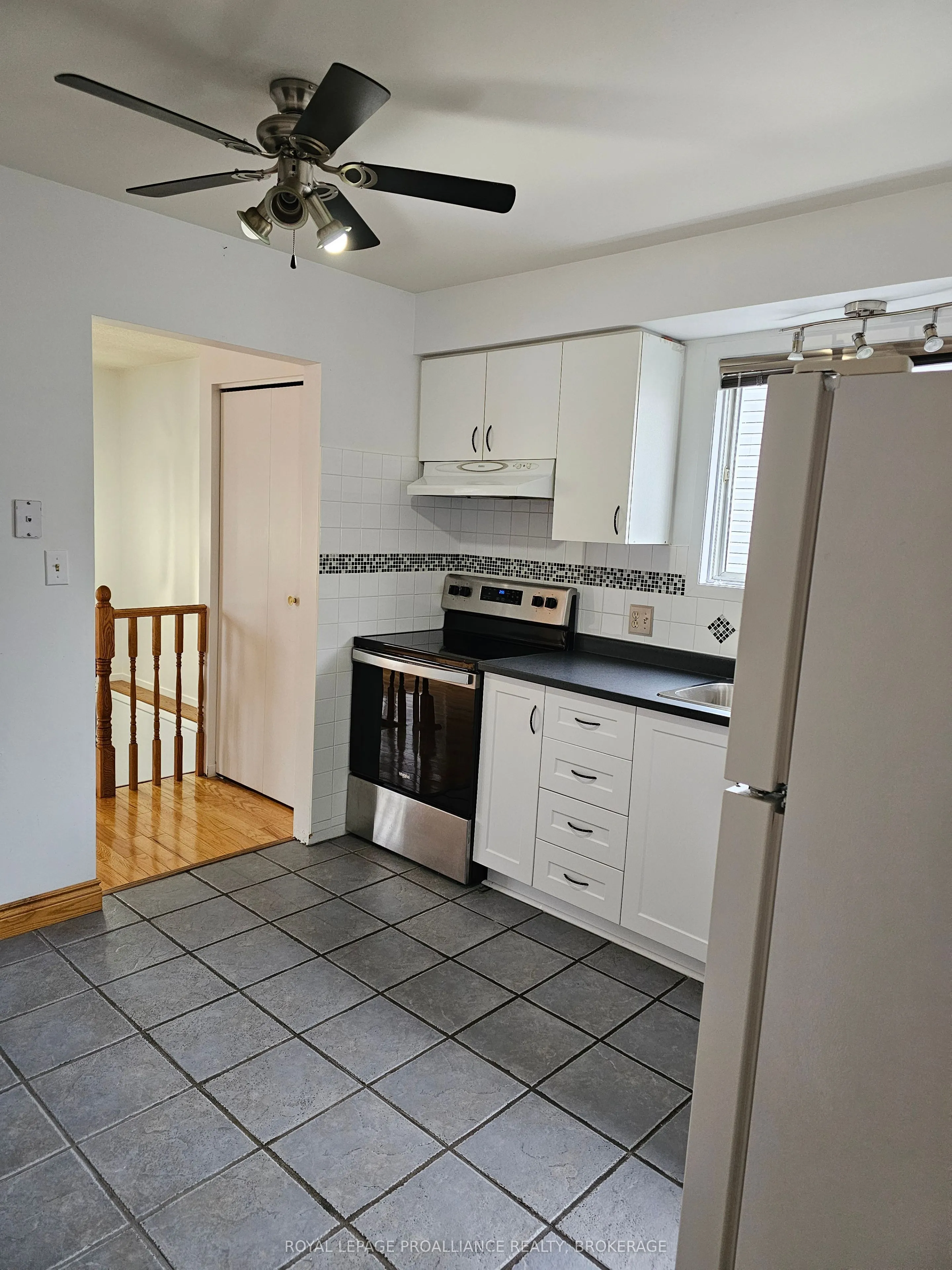 915 Warburton Crescent