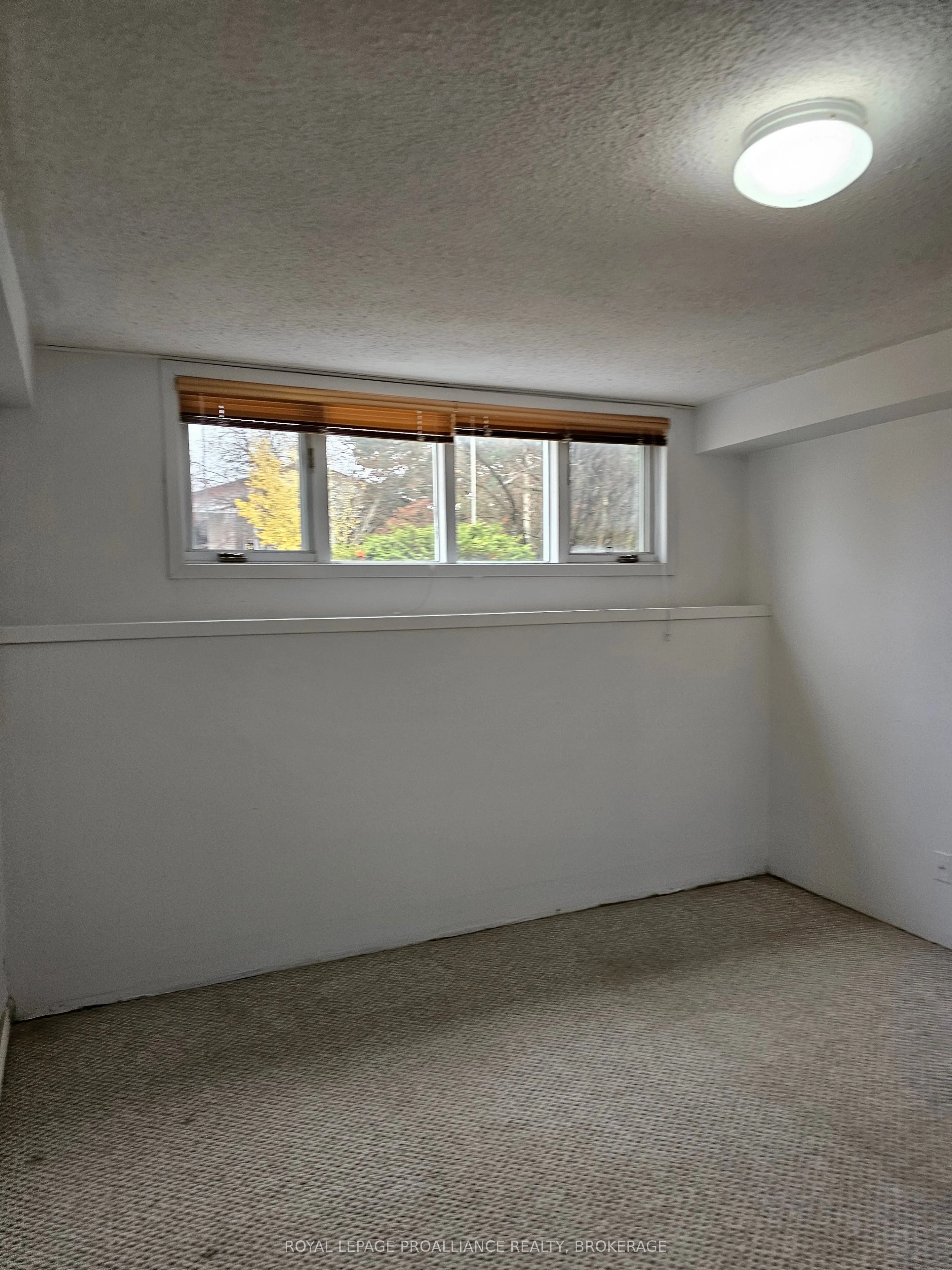 915 Warburton Crescent