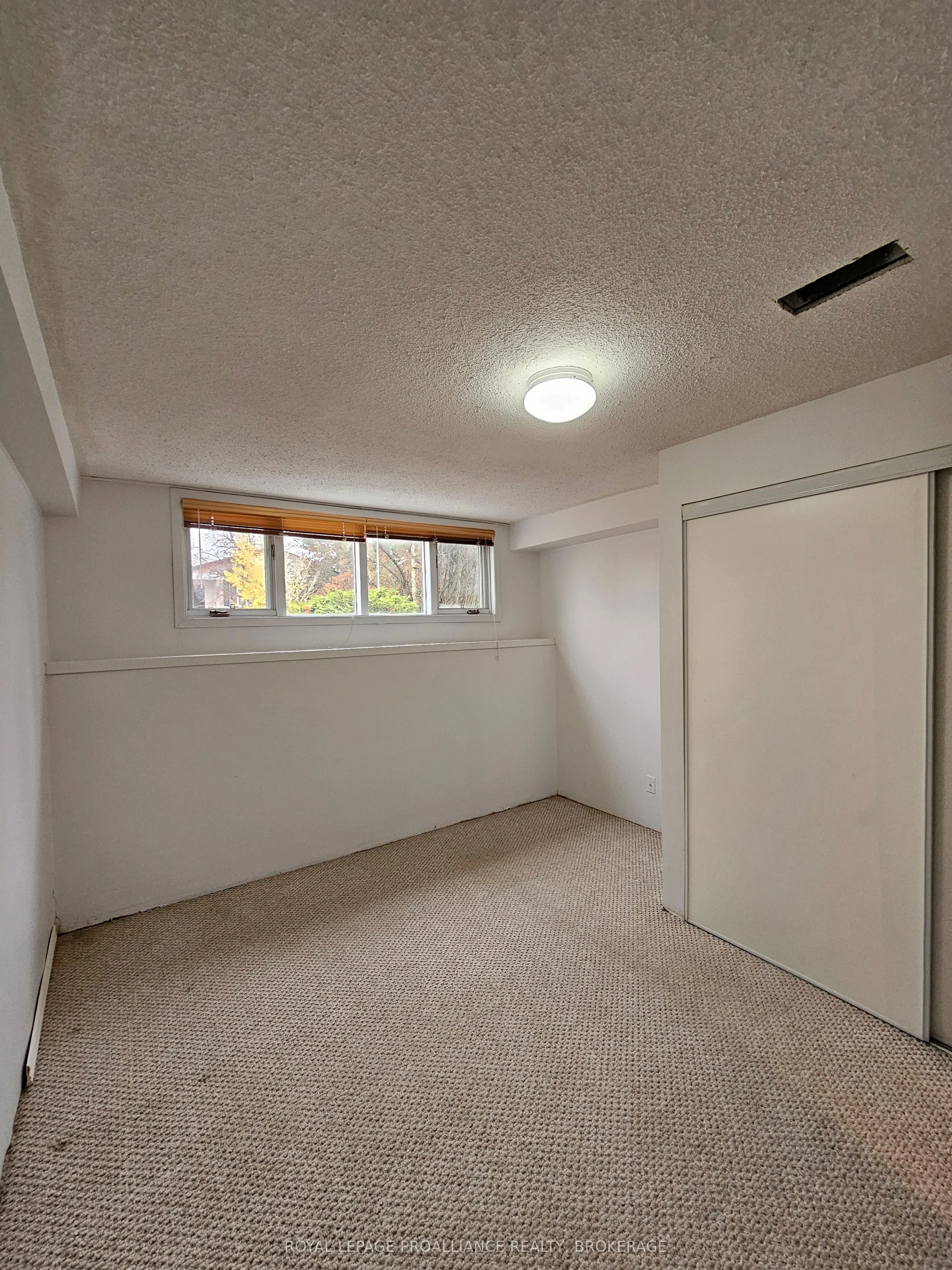 915 Warburton Crescent