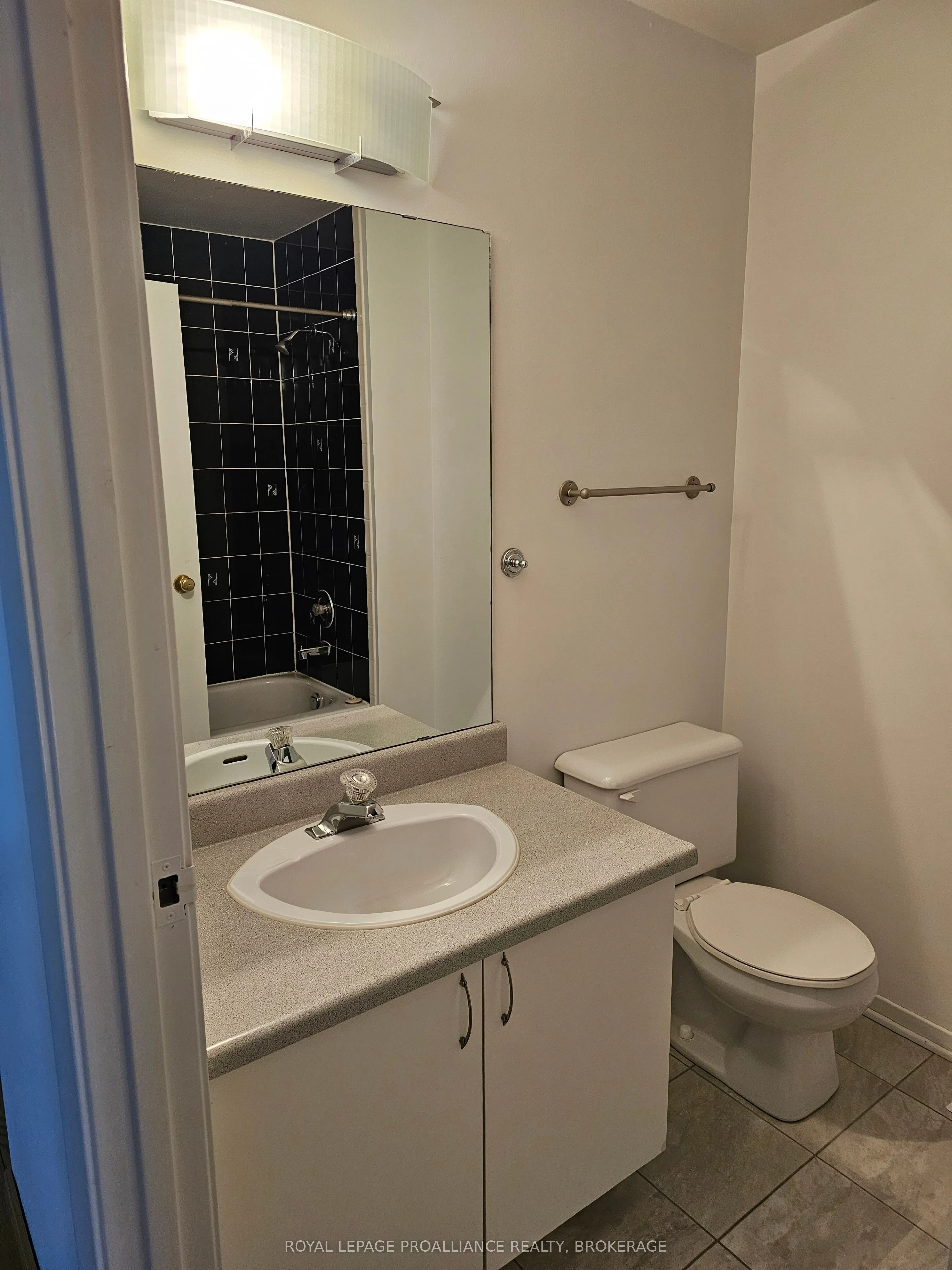 915 Warburton Crescent