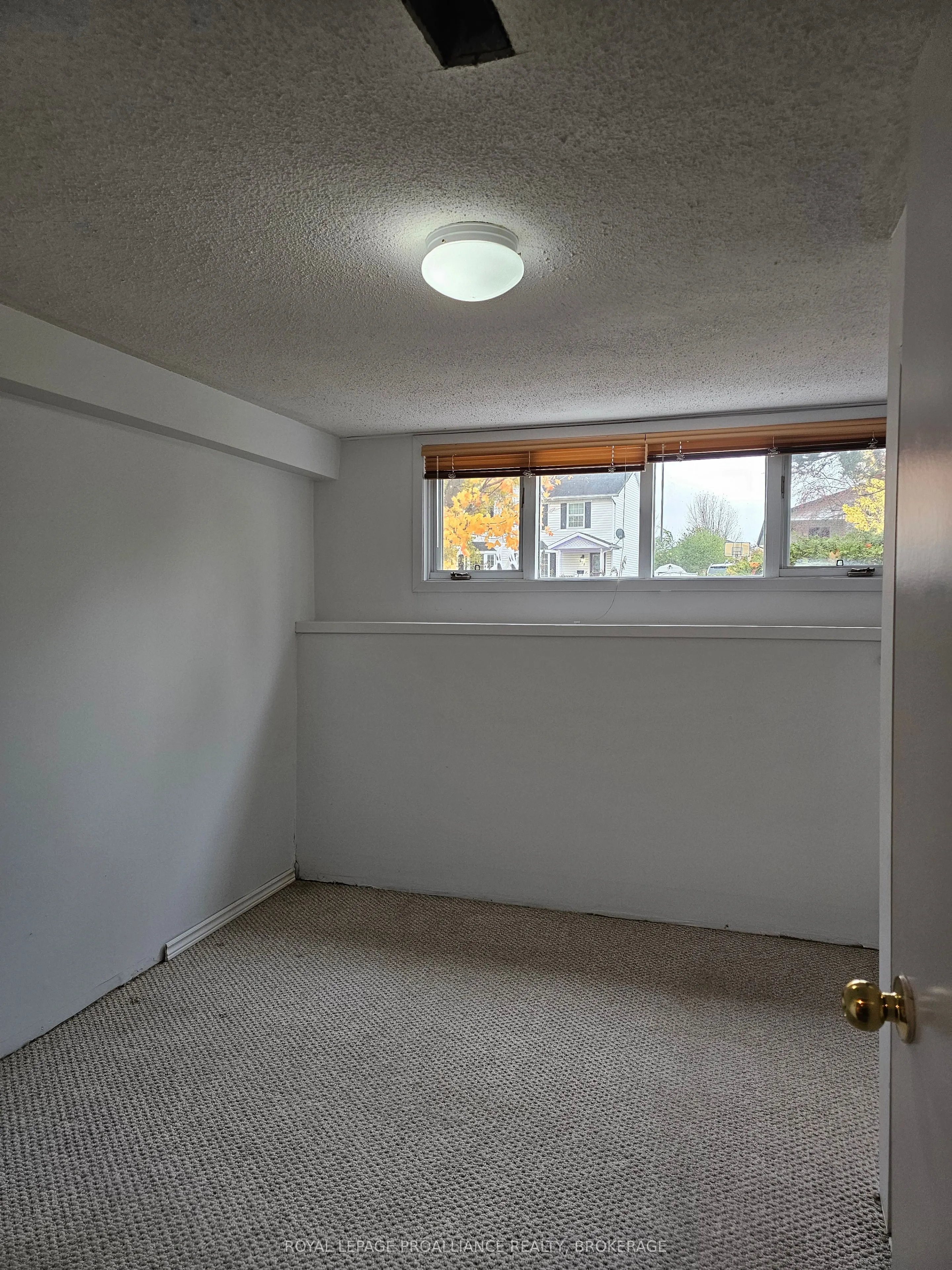 915 Warburton Crescent