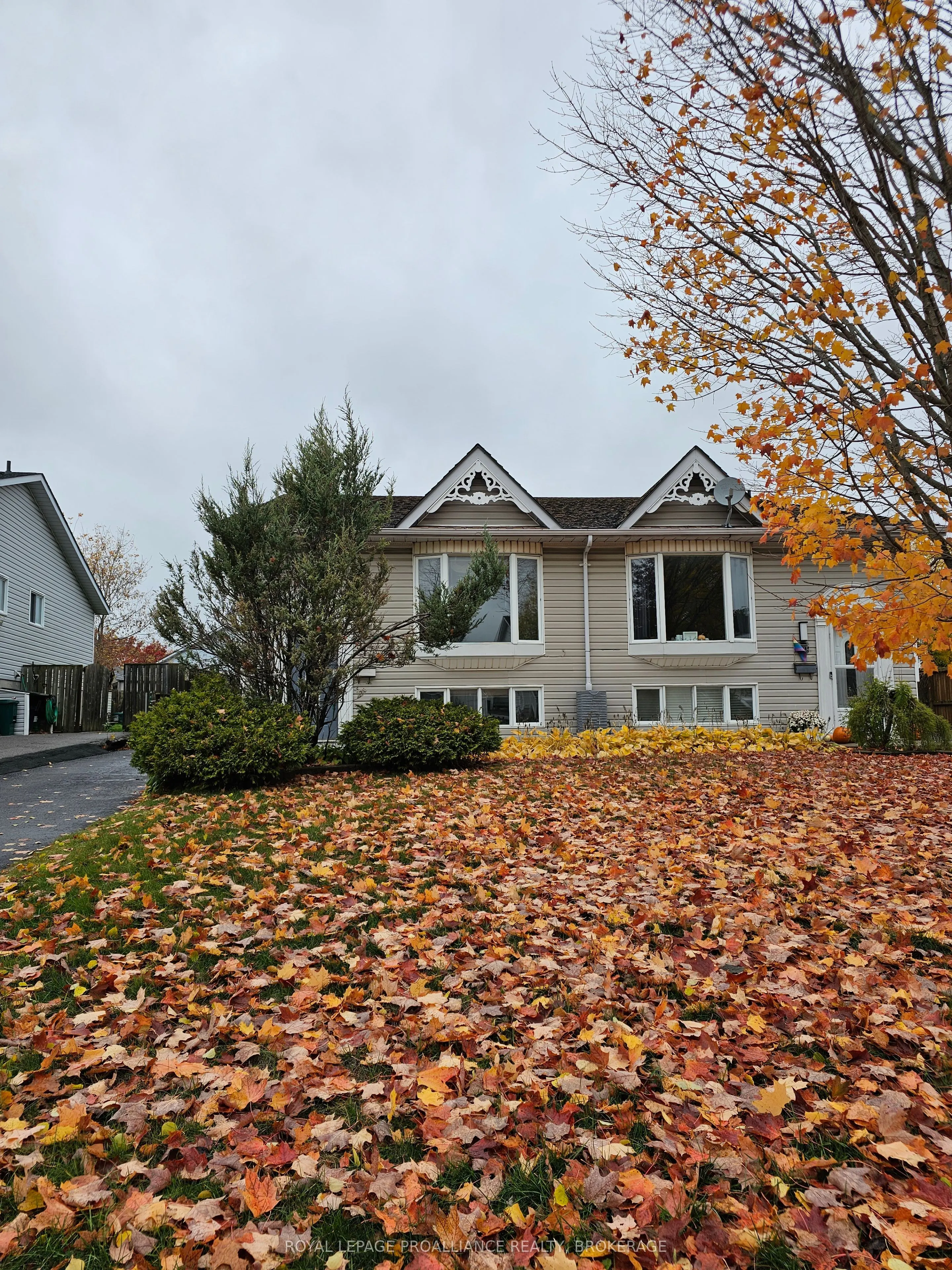 915 Warburton Crescent