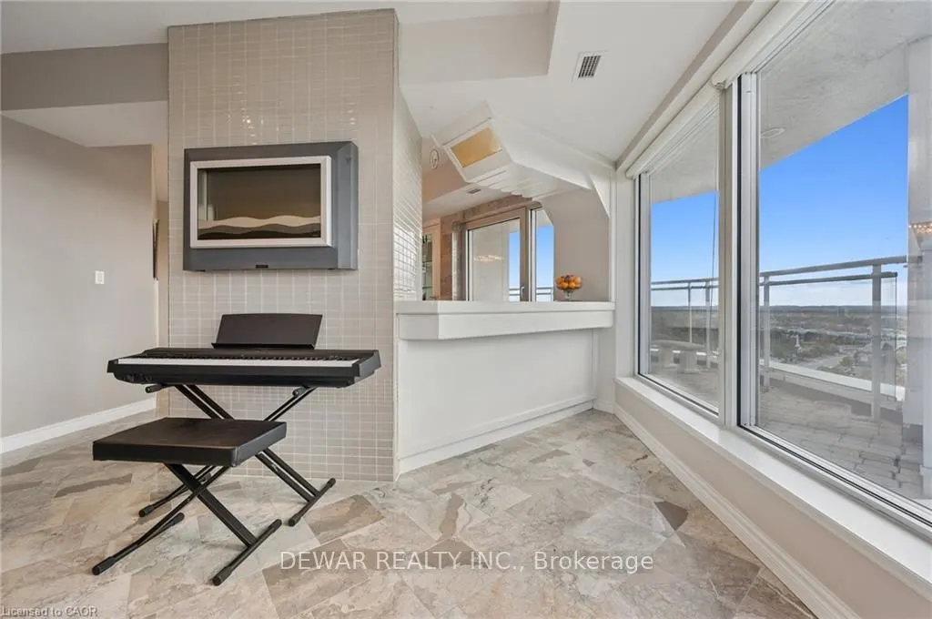 190 Hespeler Road W, #1902