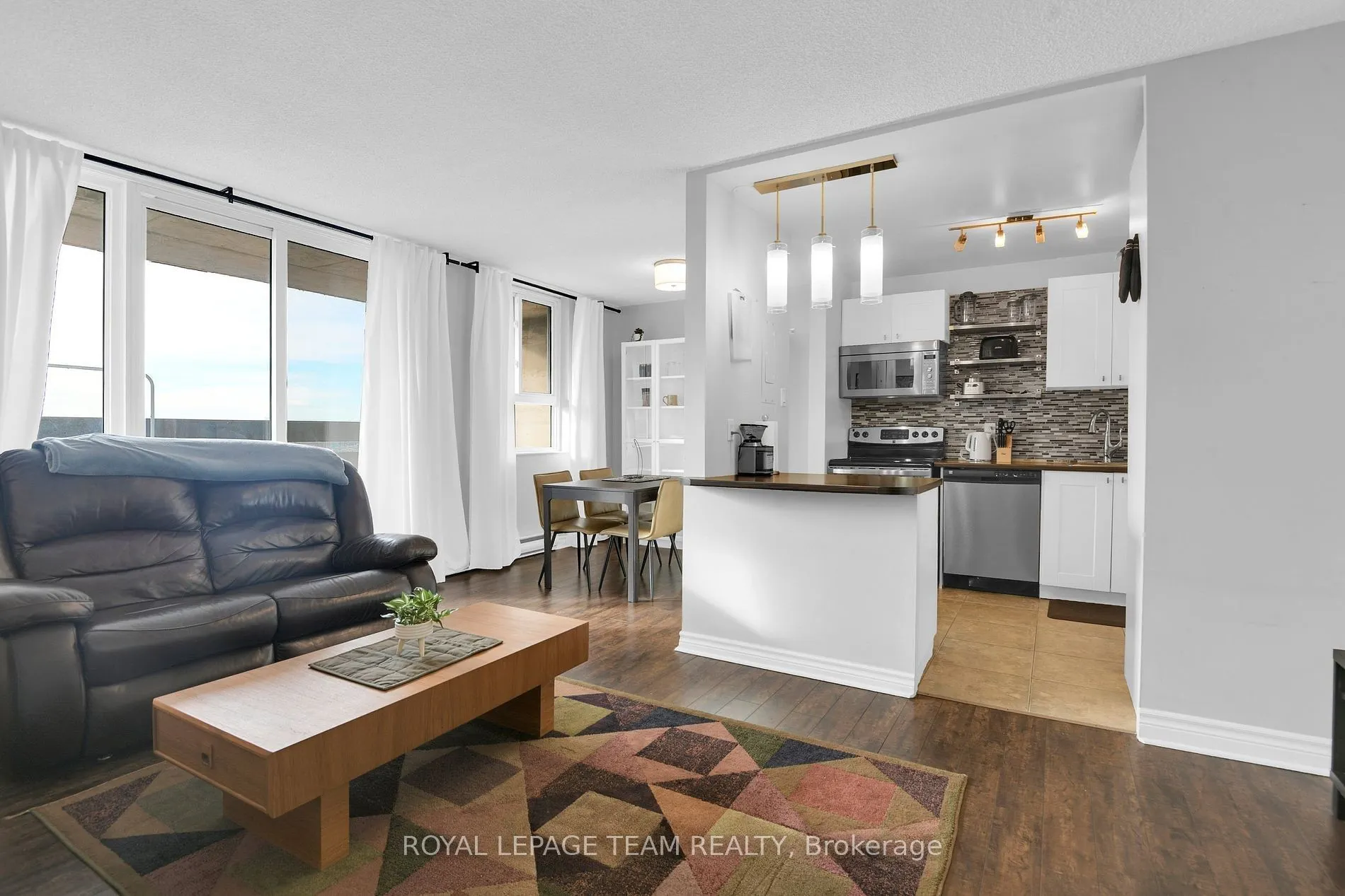 2000 Jasmine Crescent, #811