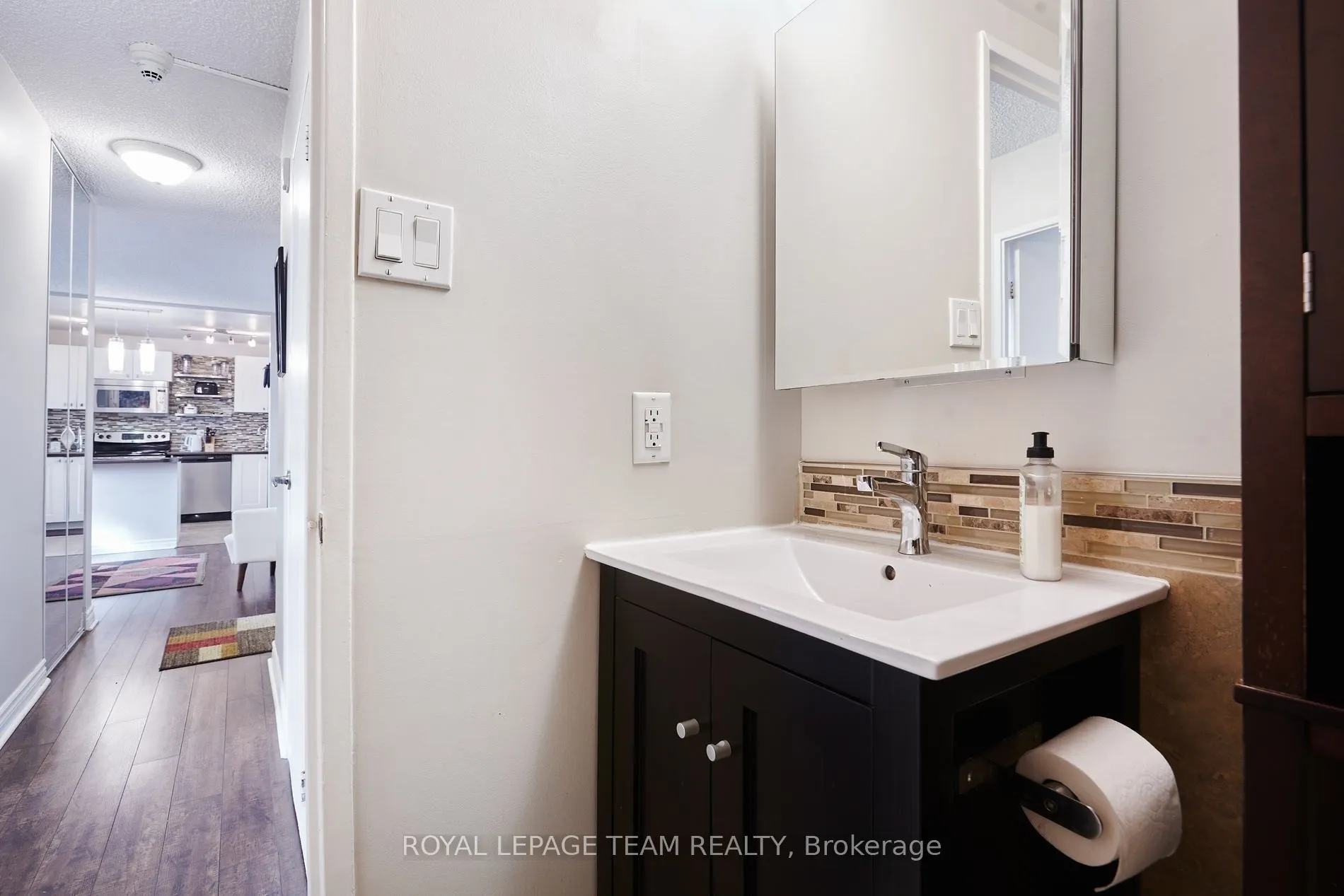 2000 Jasmine Crescent, #811