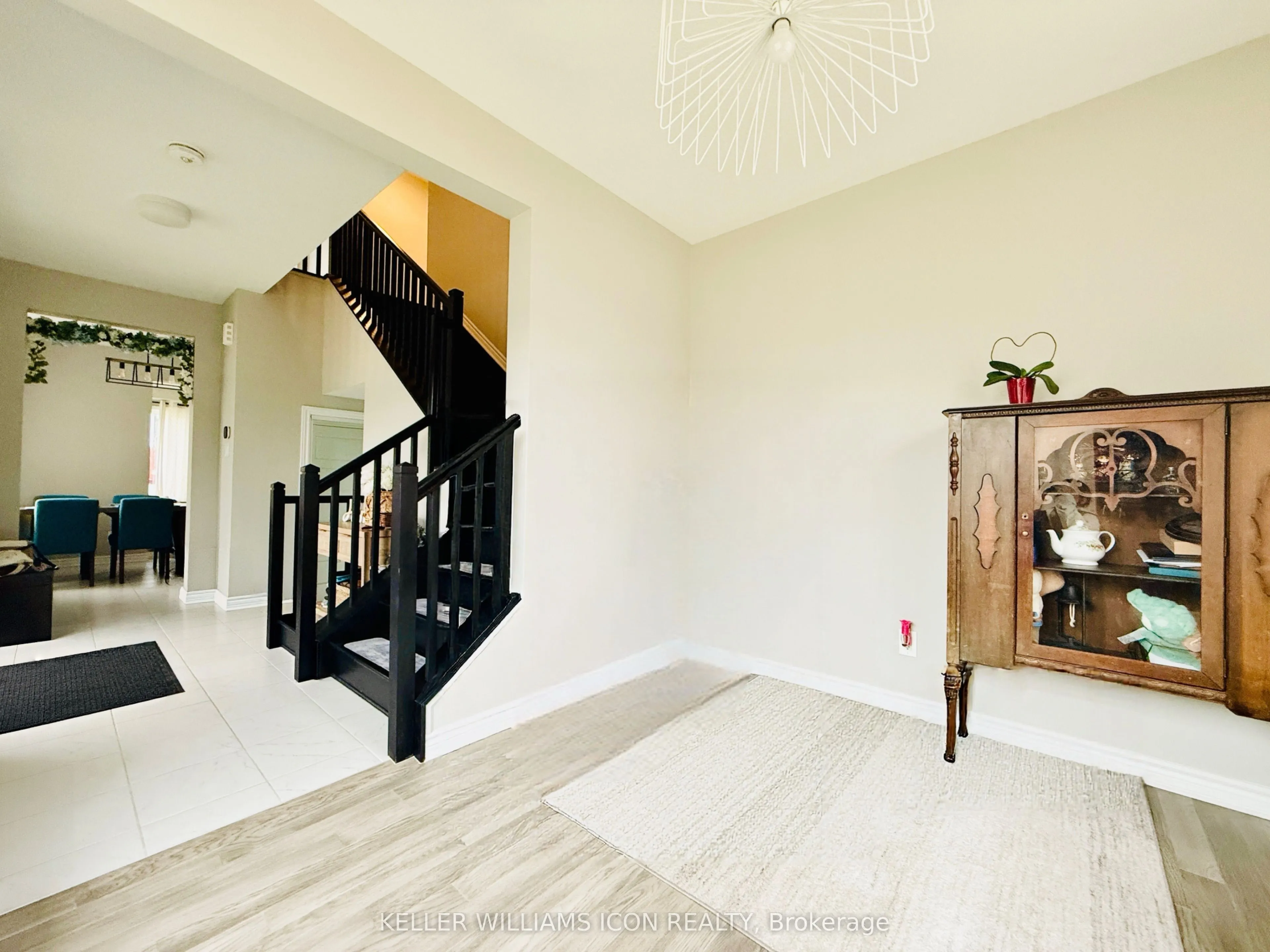 990 Fameflower Street