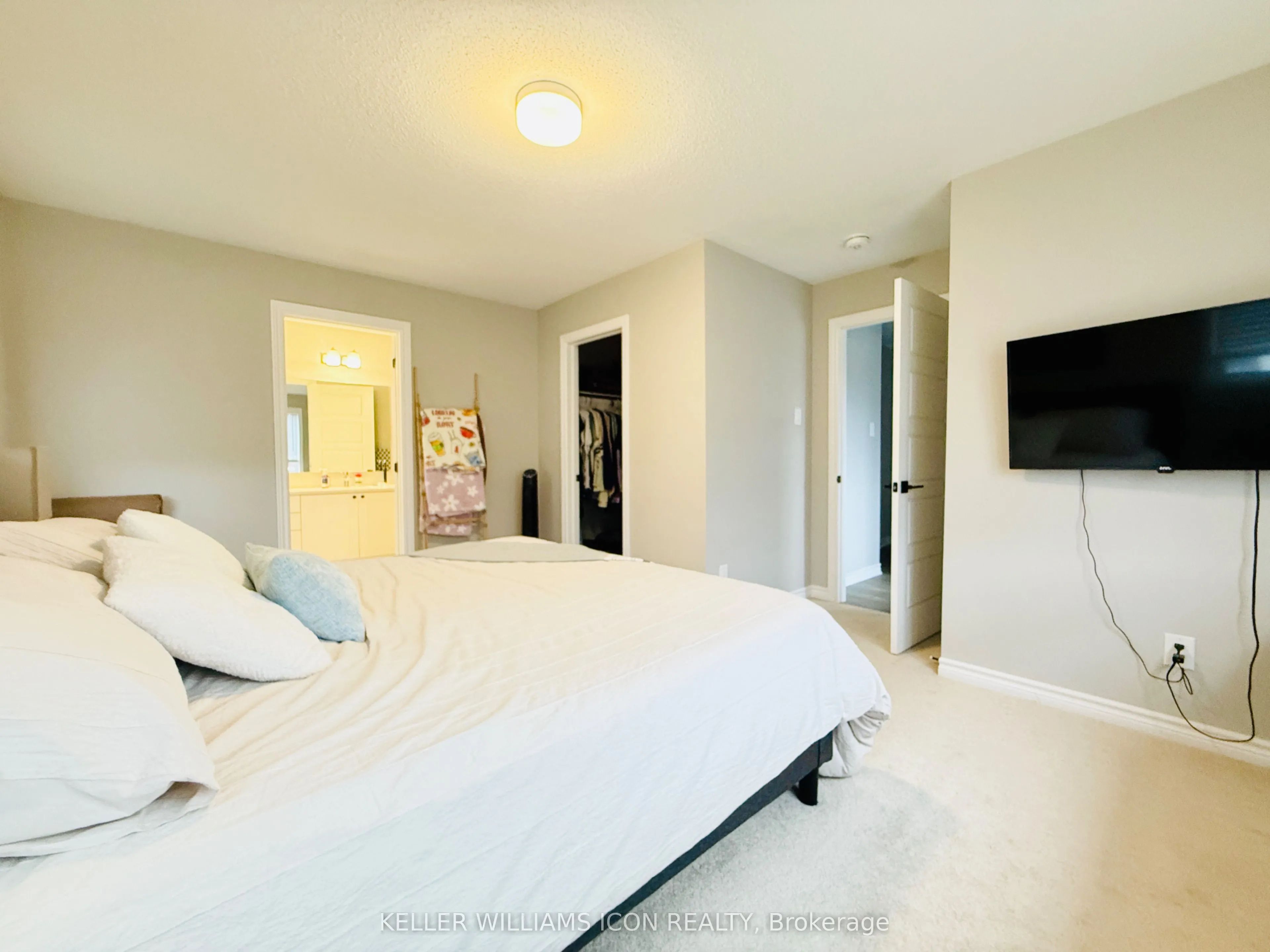 990 Fameflower Street