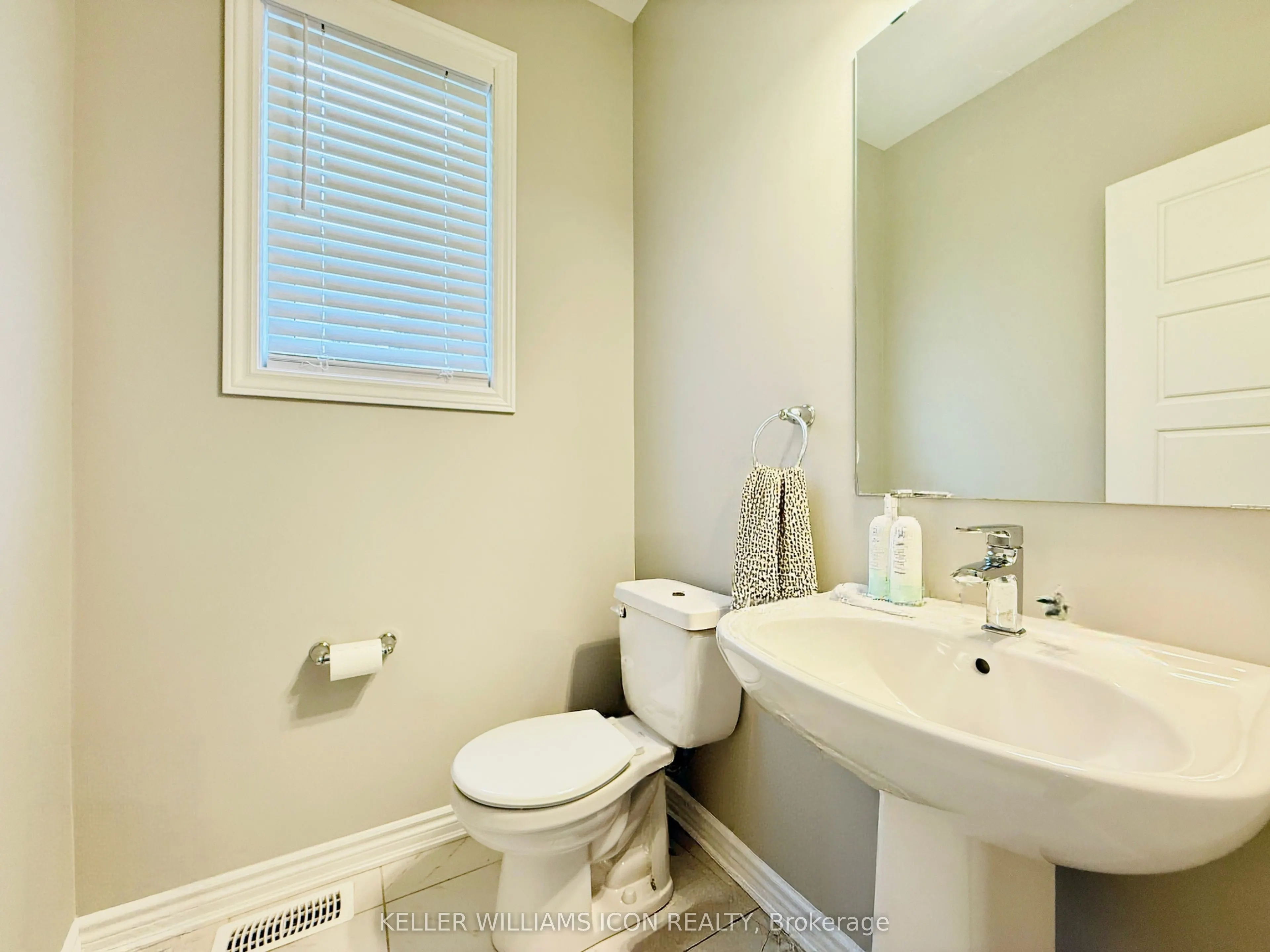 990 Fameflower Street