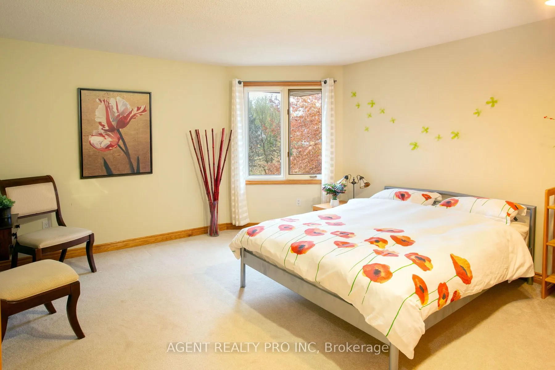 922 Country Club Crescent