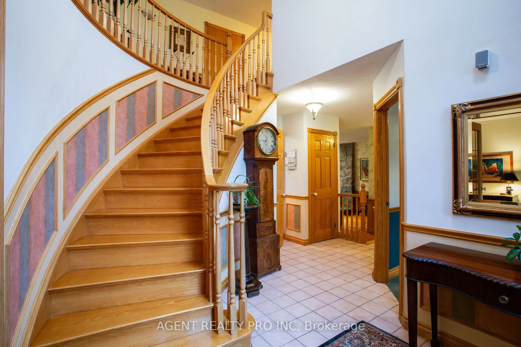 922 Country Club Crescent