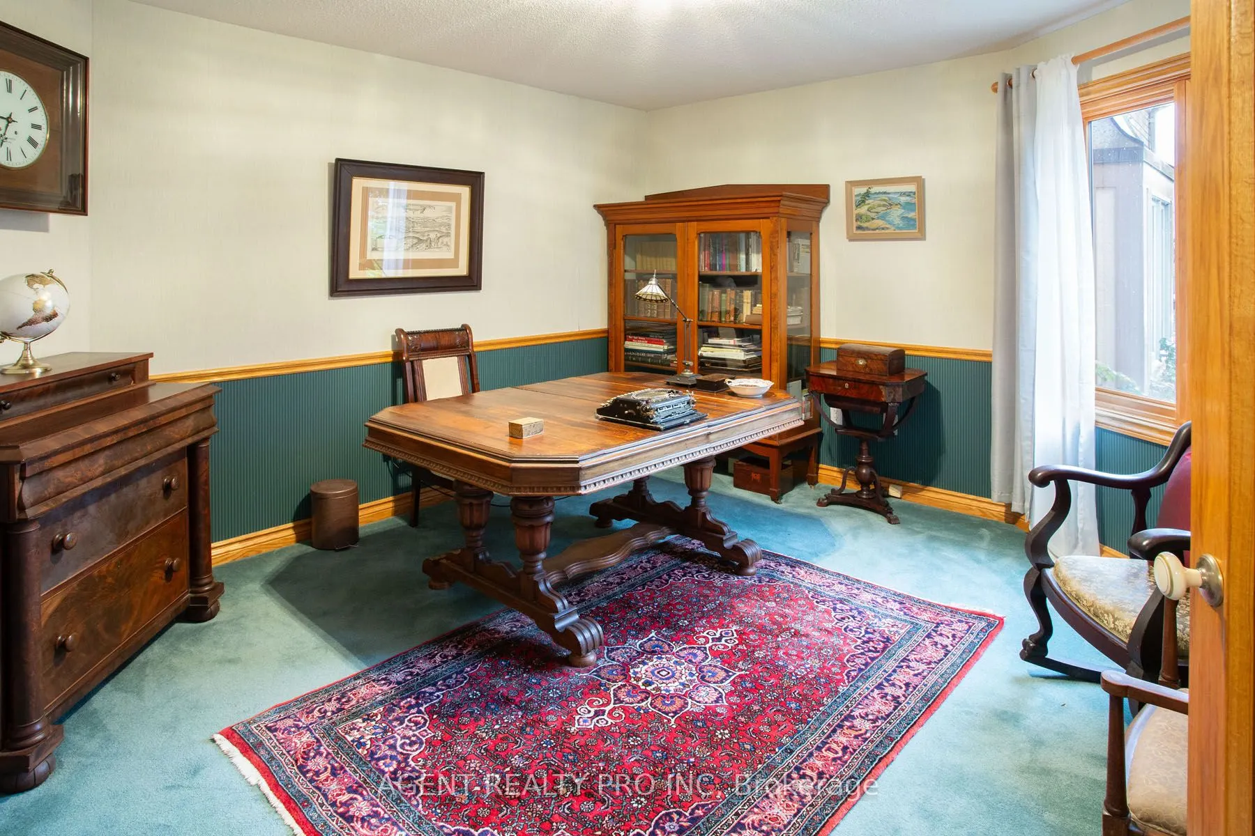 922 Country Club Crescent