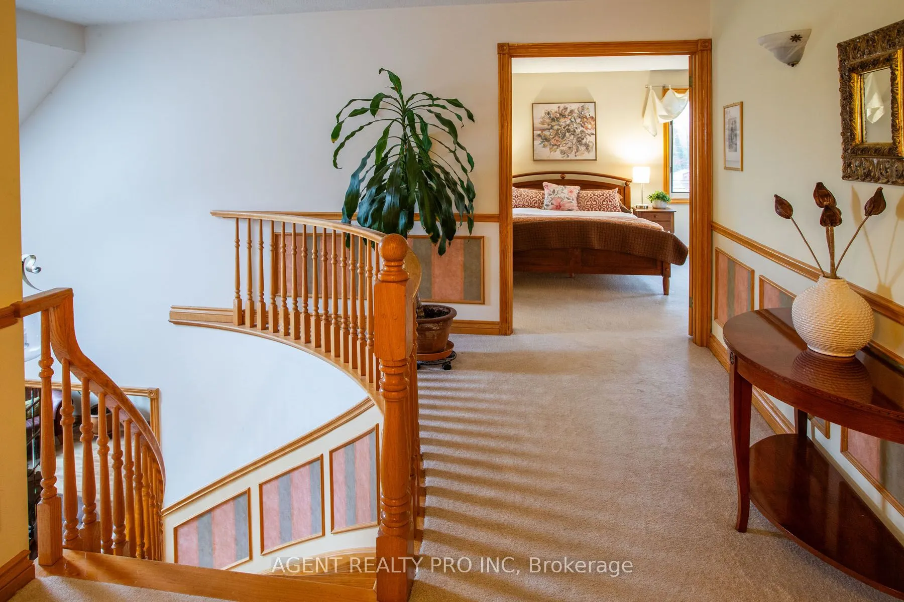 922 Country Club Crescent