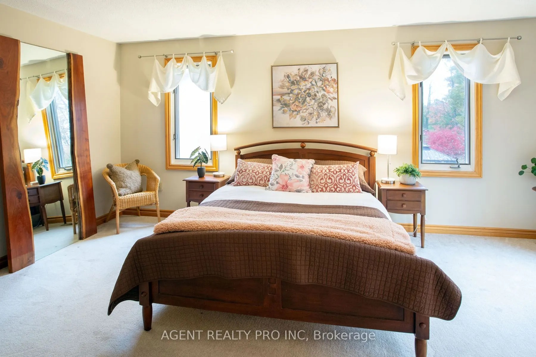 922 Country Club Crescent