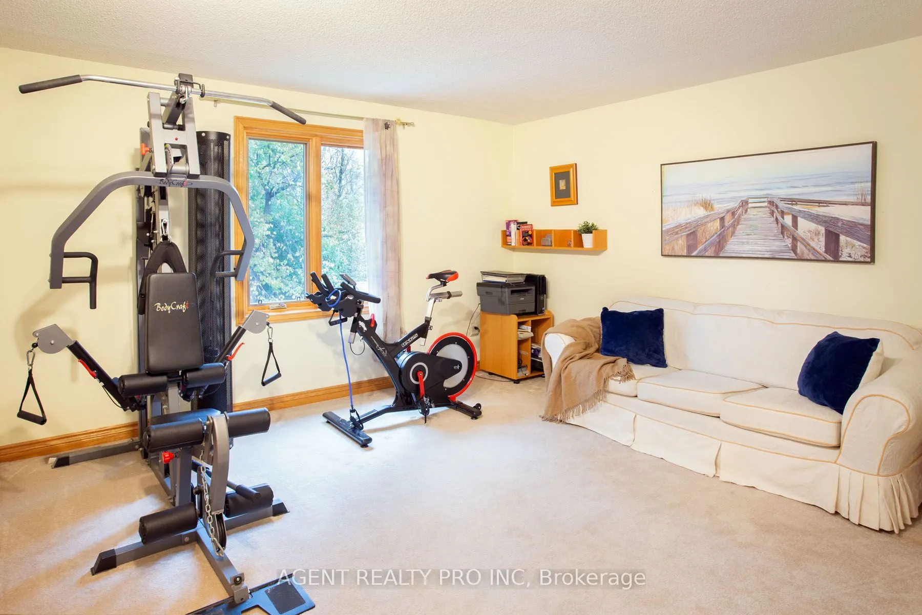 922 Country Club Crescent