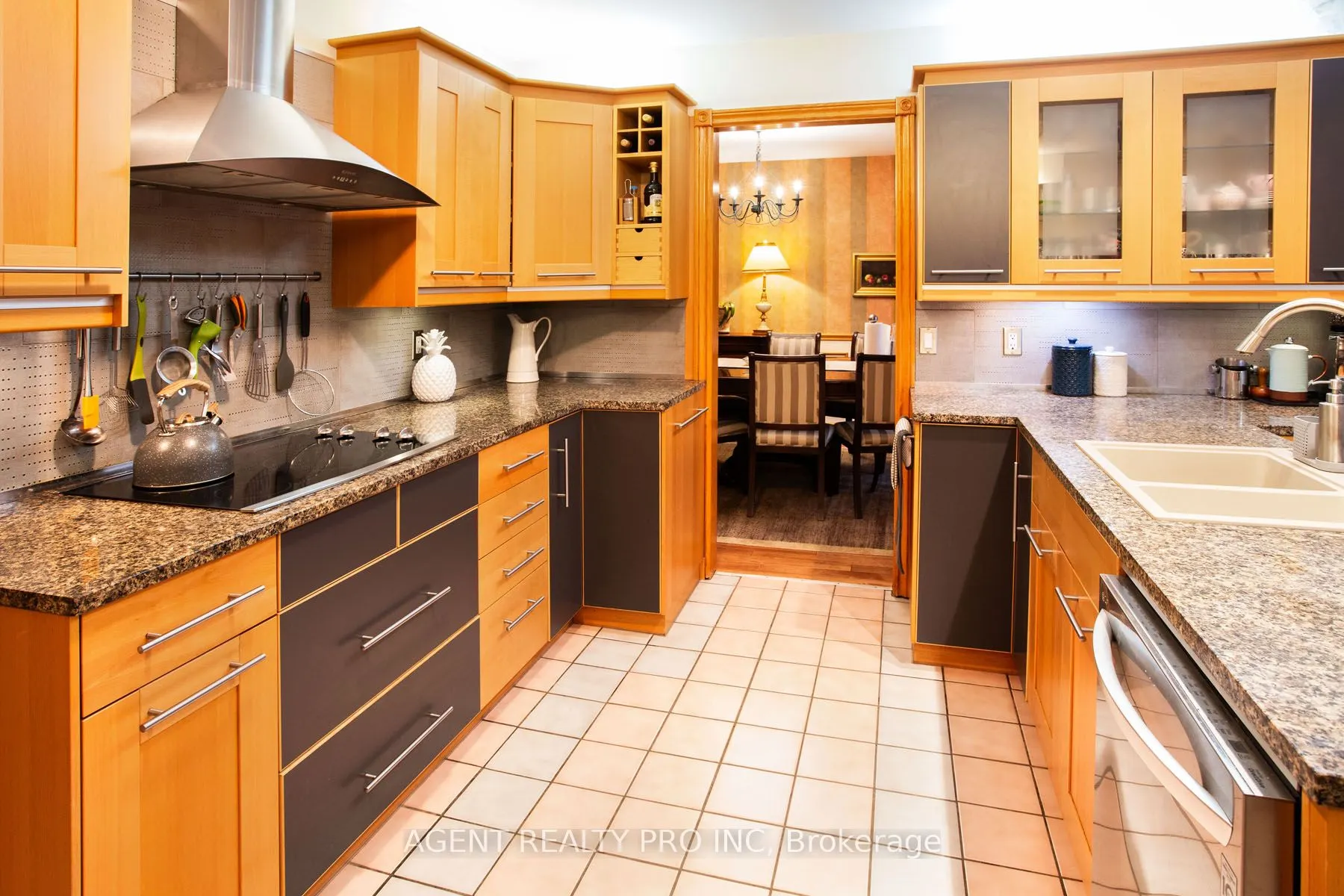 922 Country Club Crescent