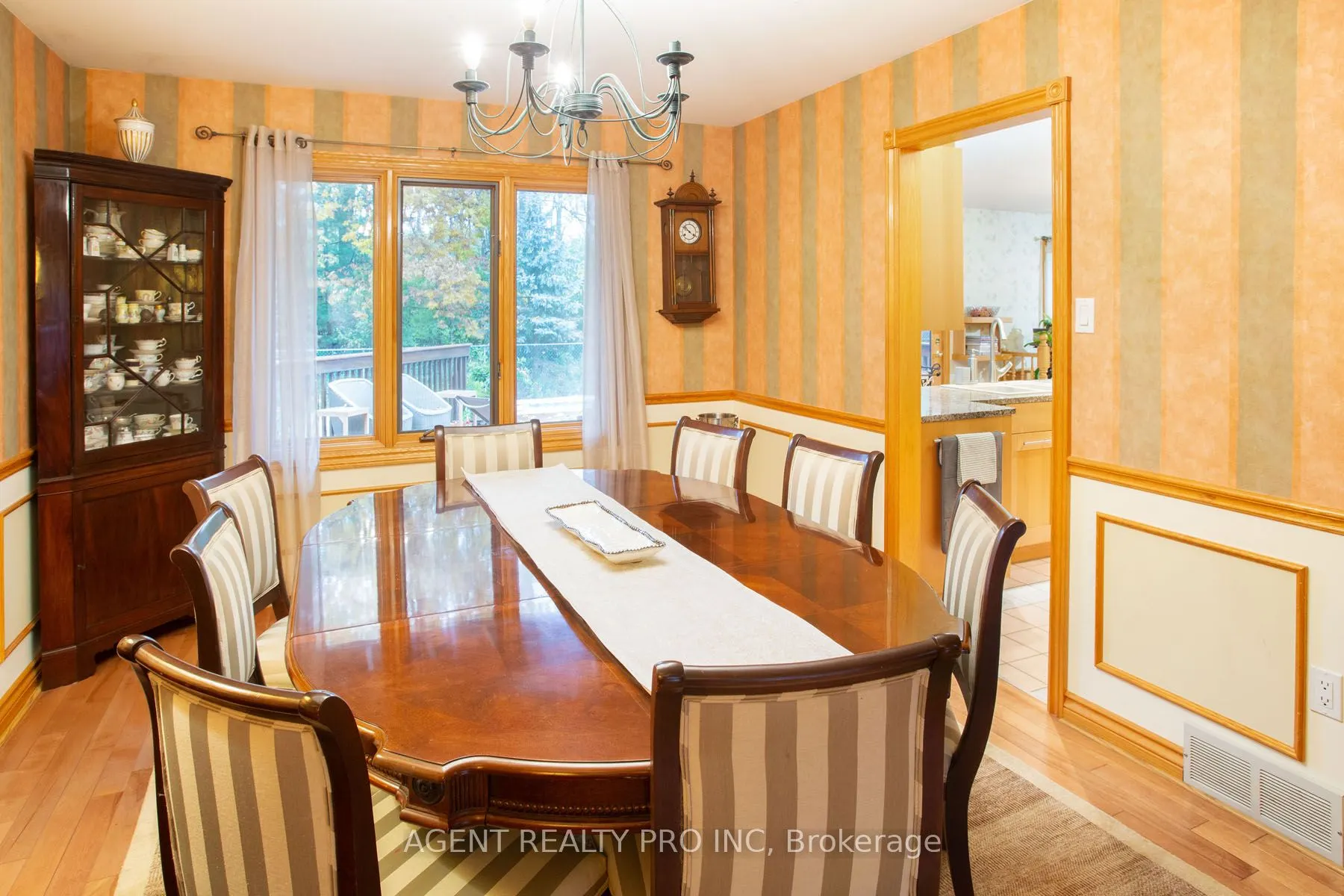 922 Country Club Crescent