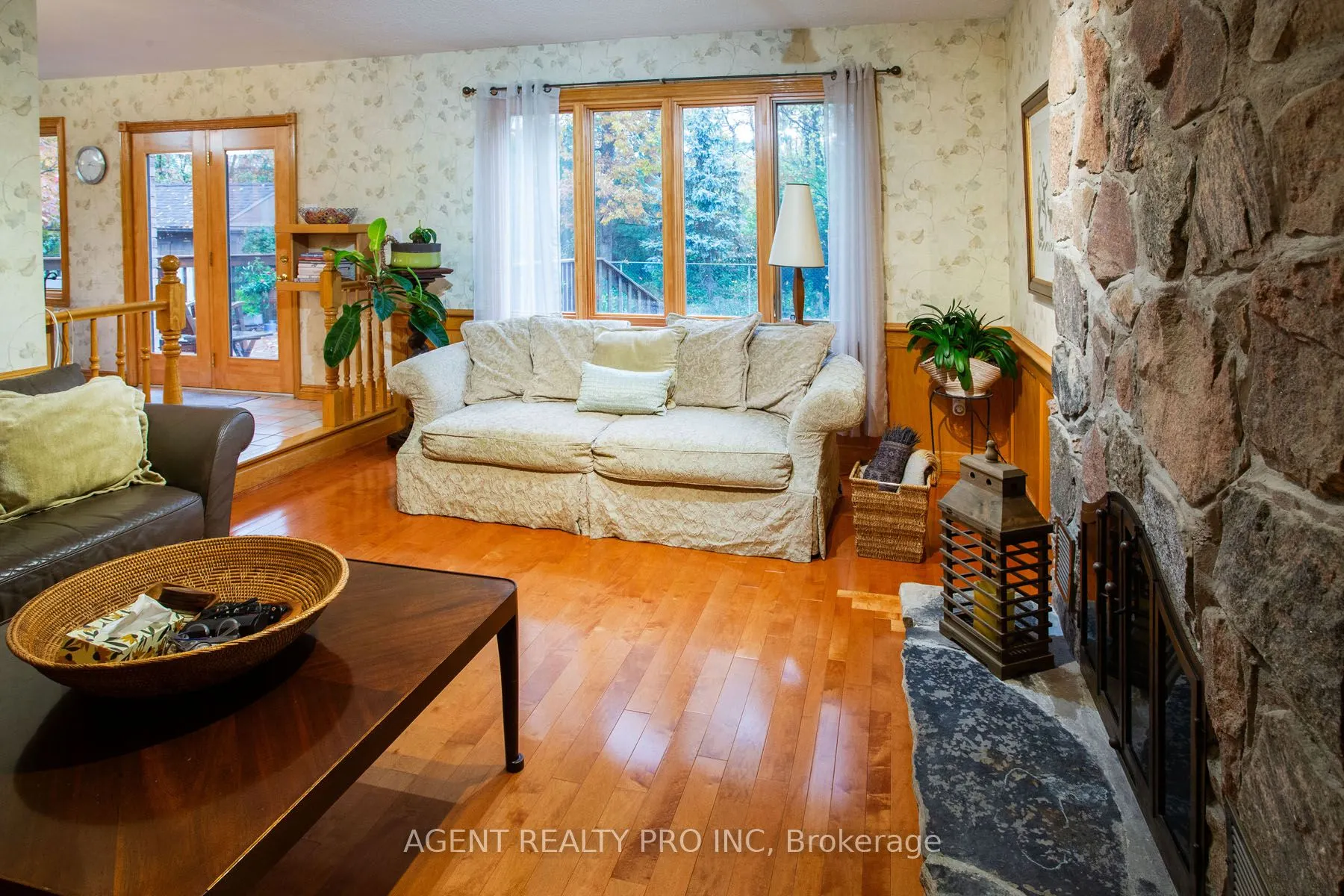 922 Country Club Crescent