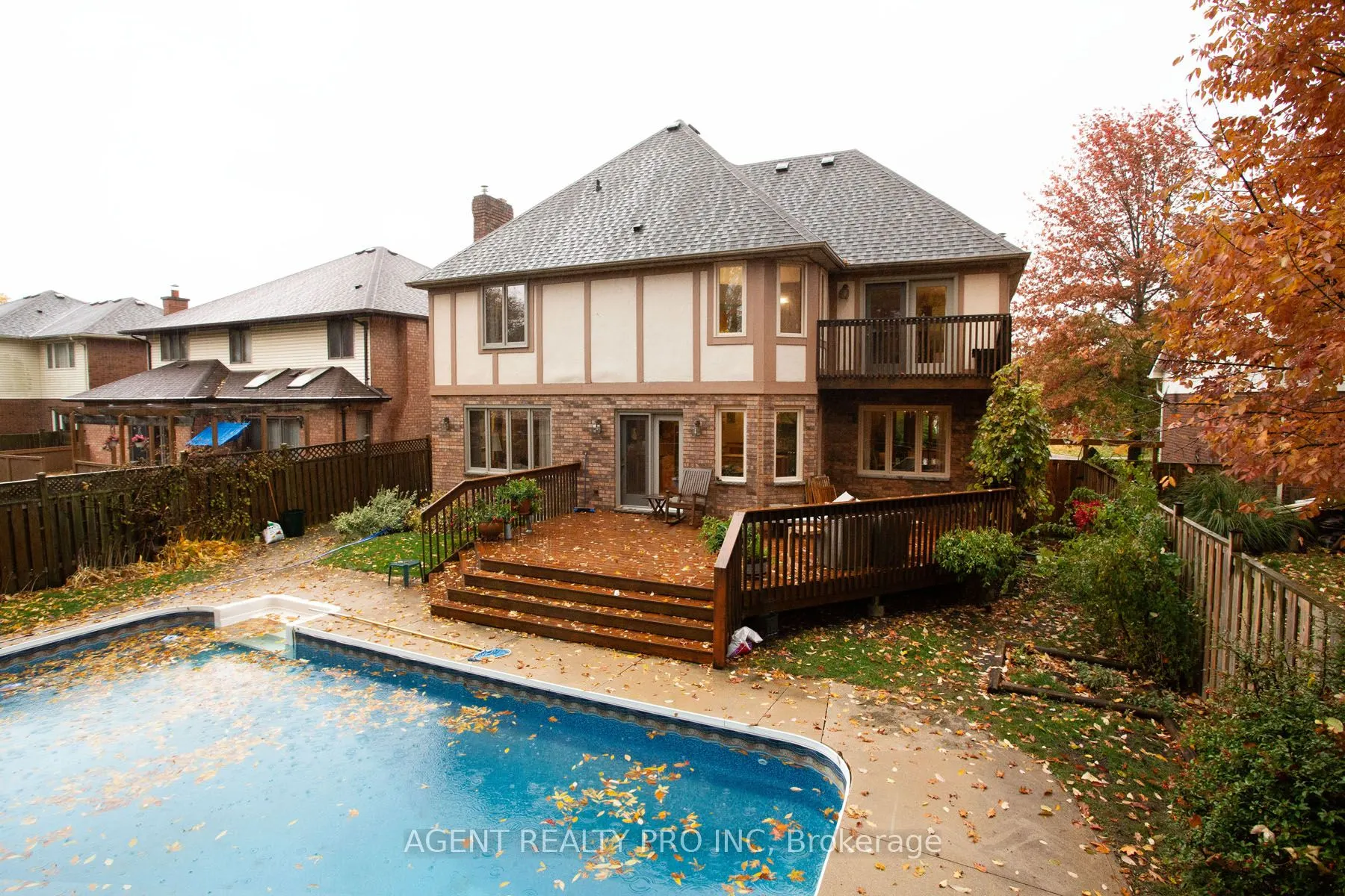 922 Country Club Crescent