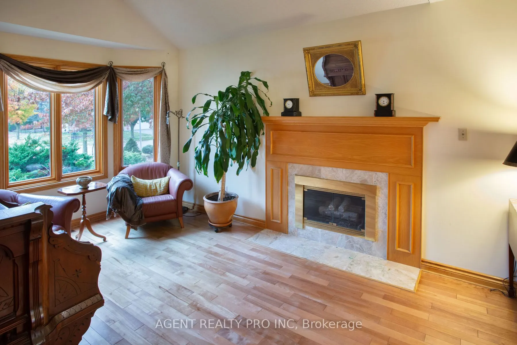 922 Country Club Crescent