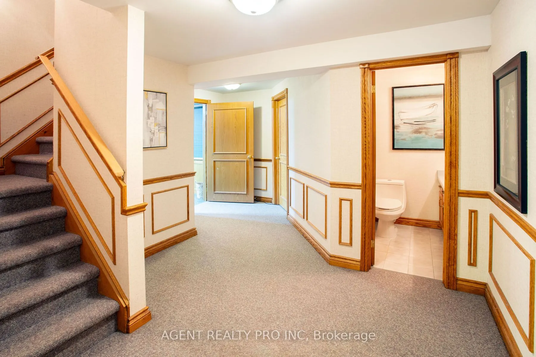 922 Country Club Crescent