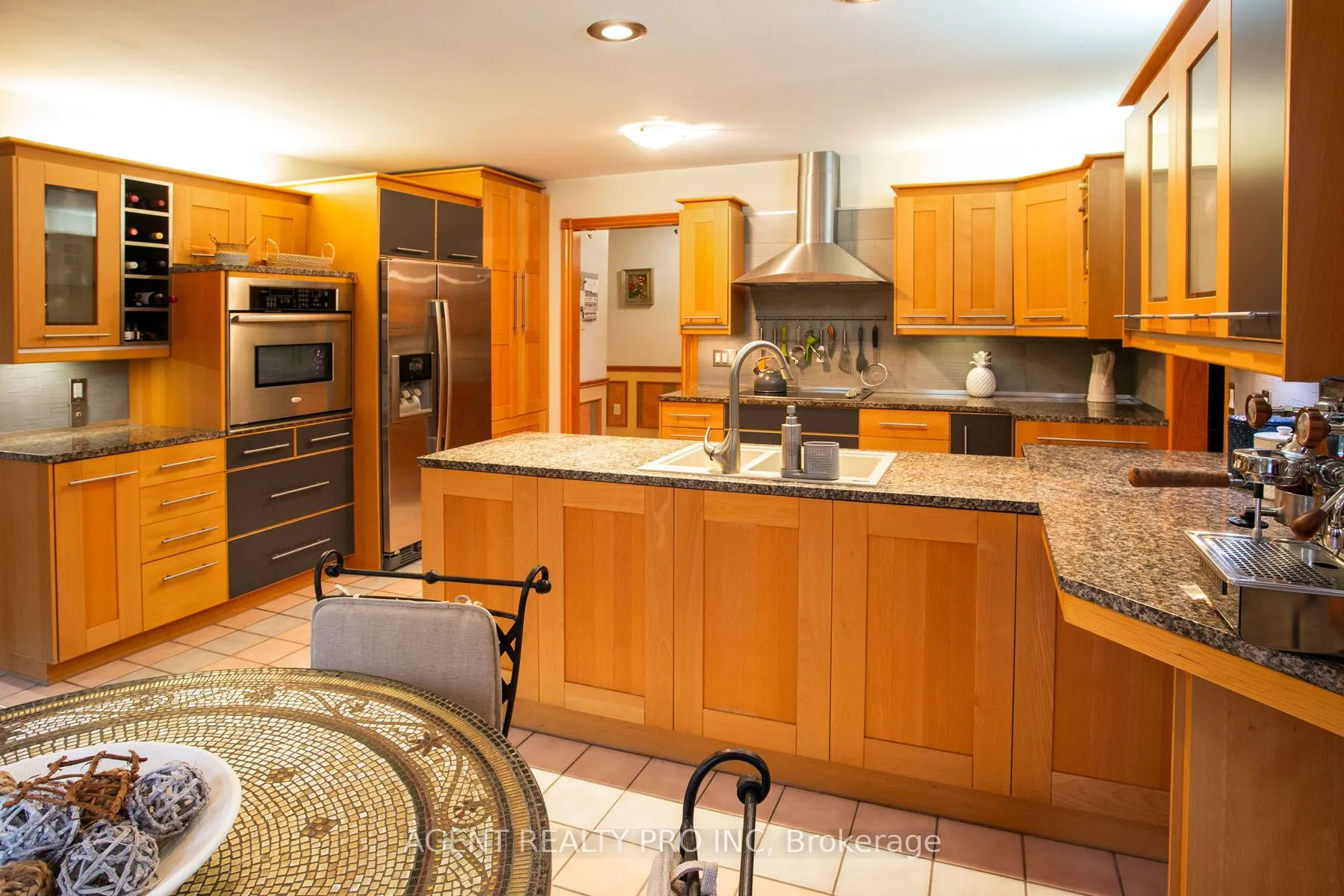 922 Country Club Crescent