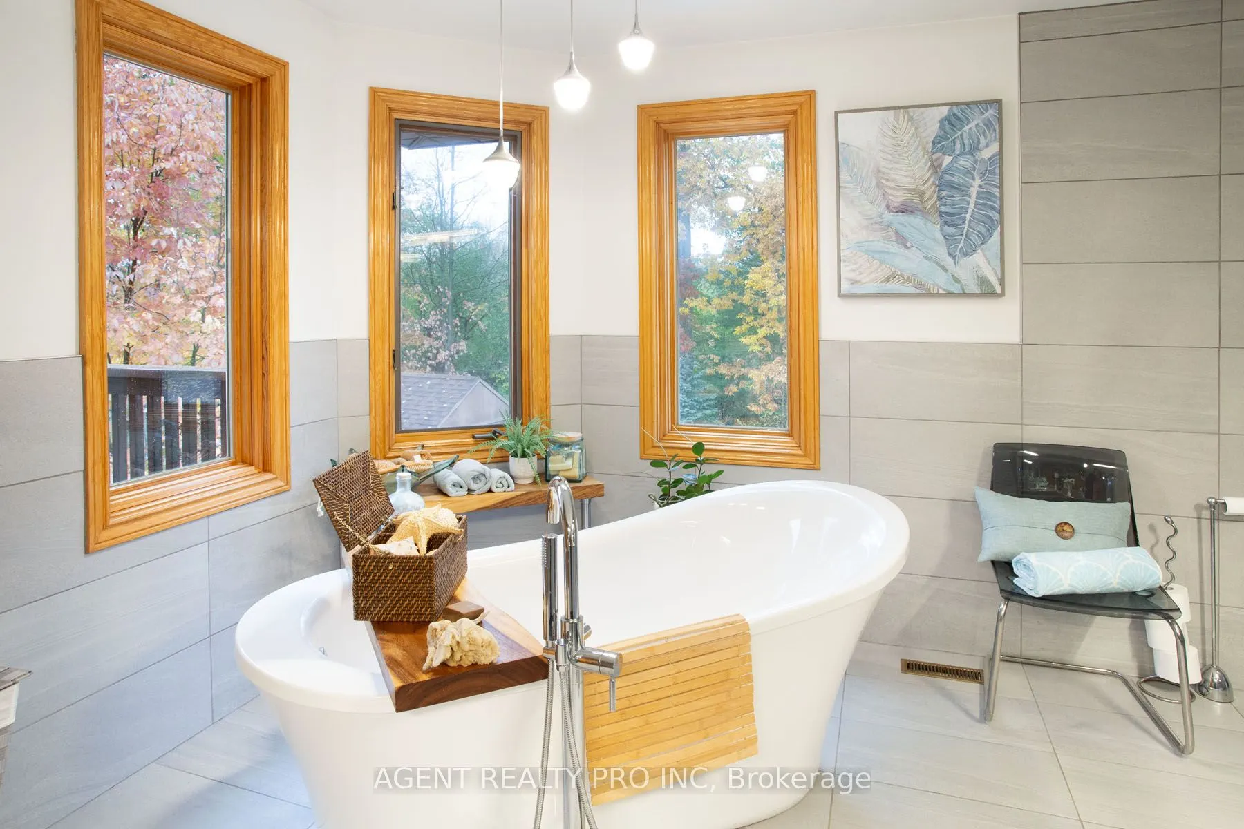 922 Country Club Crescent