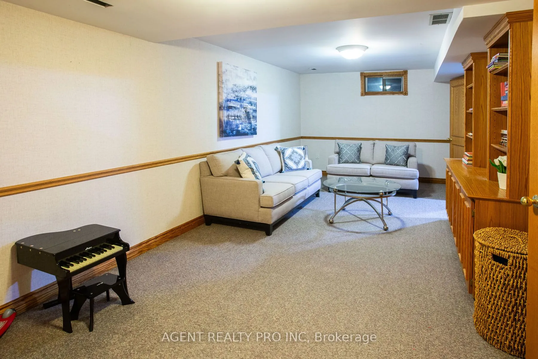 922 Country Club Crescent