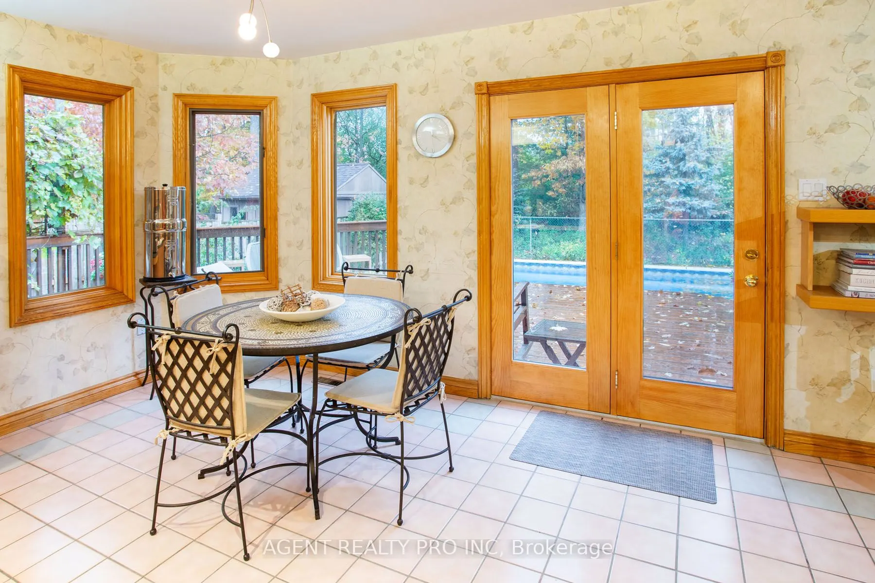 922 Country Club Crescent