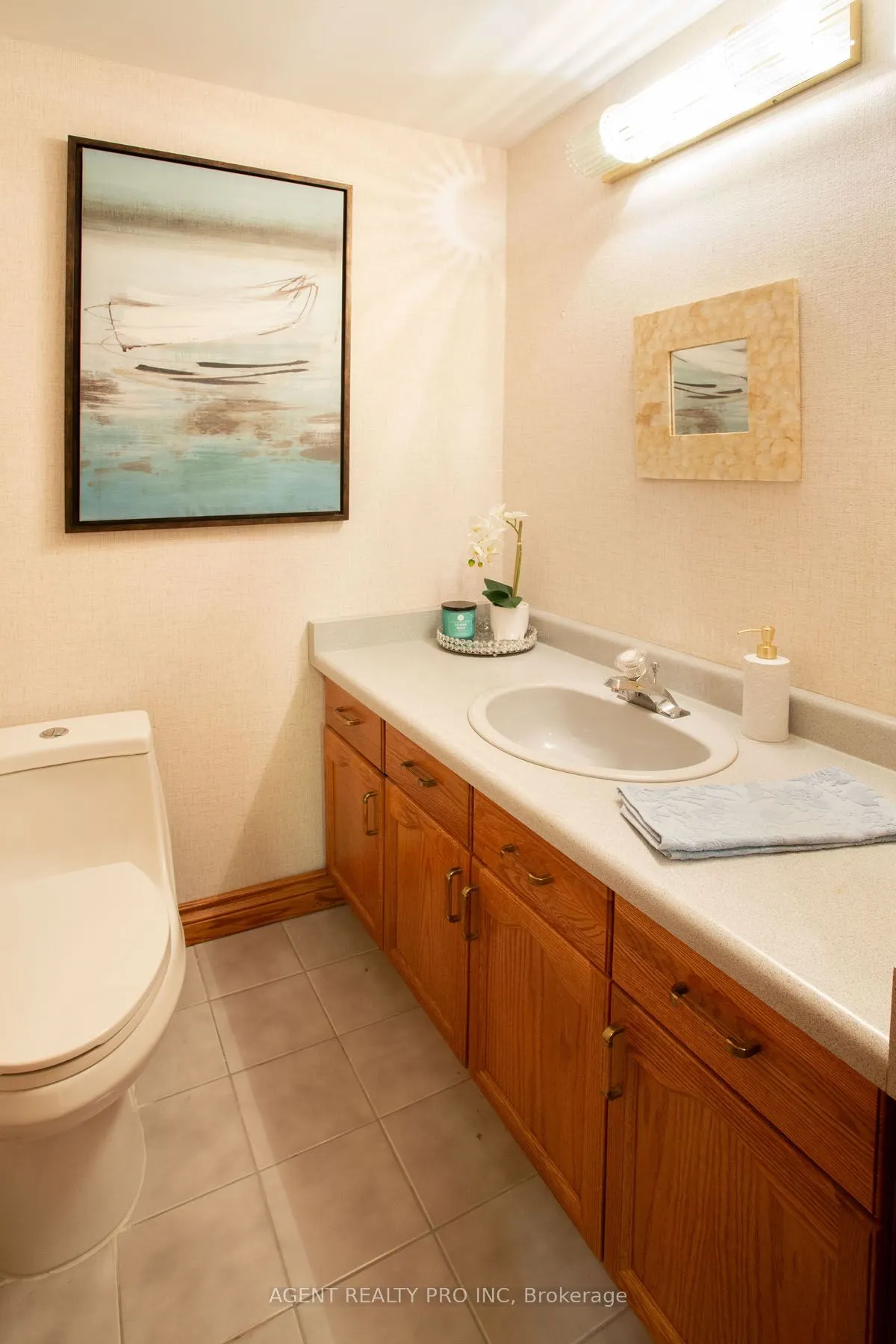 922 Country Club Crescent