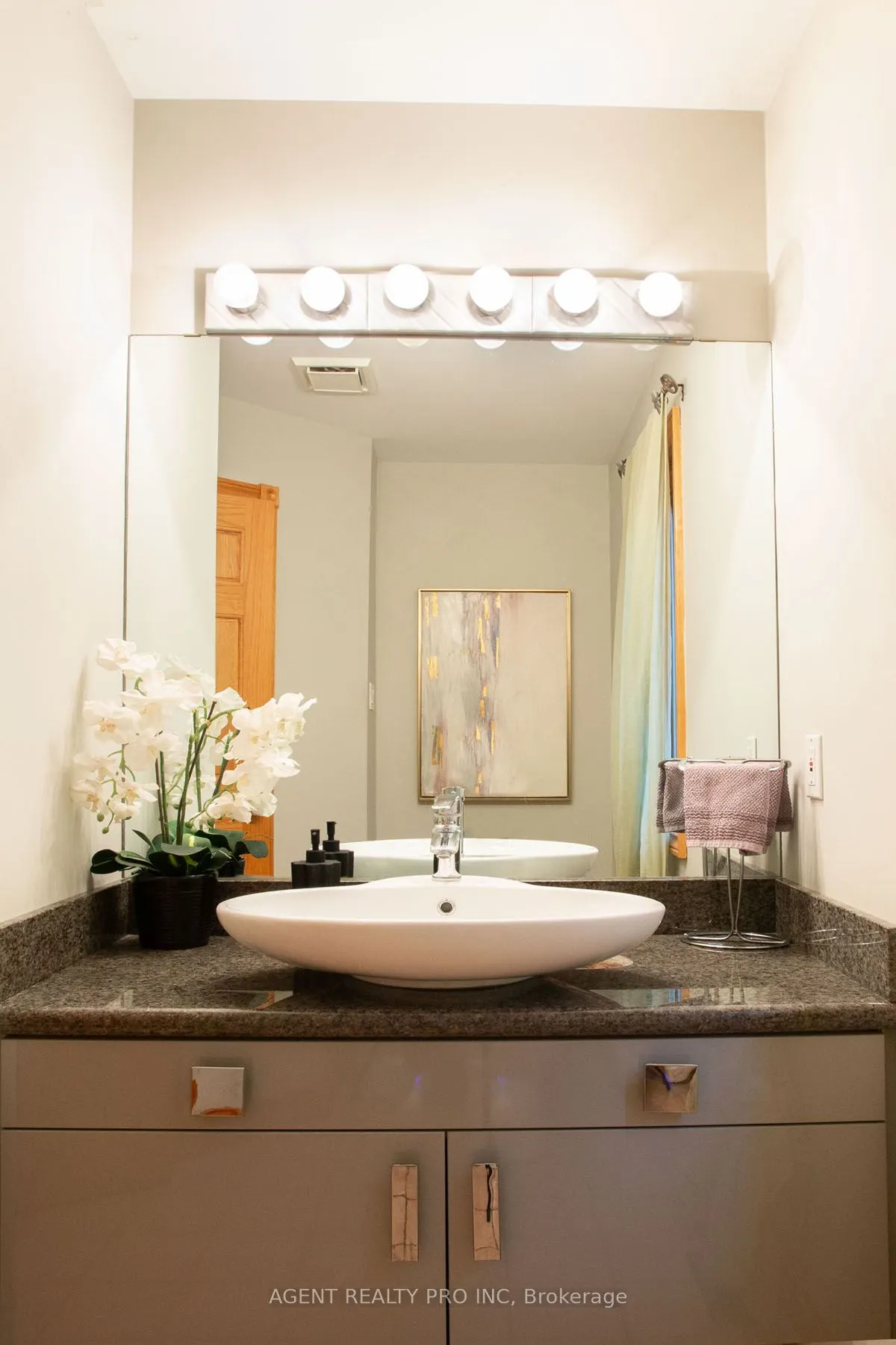 922 Country Club Crescent